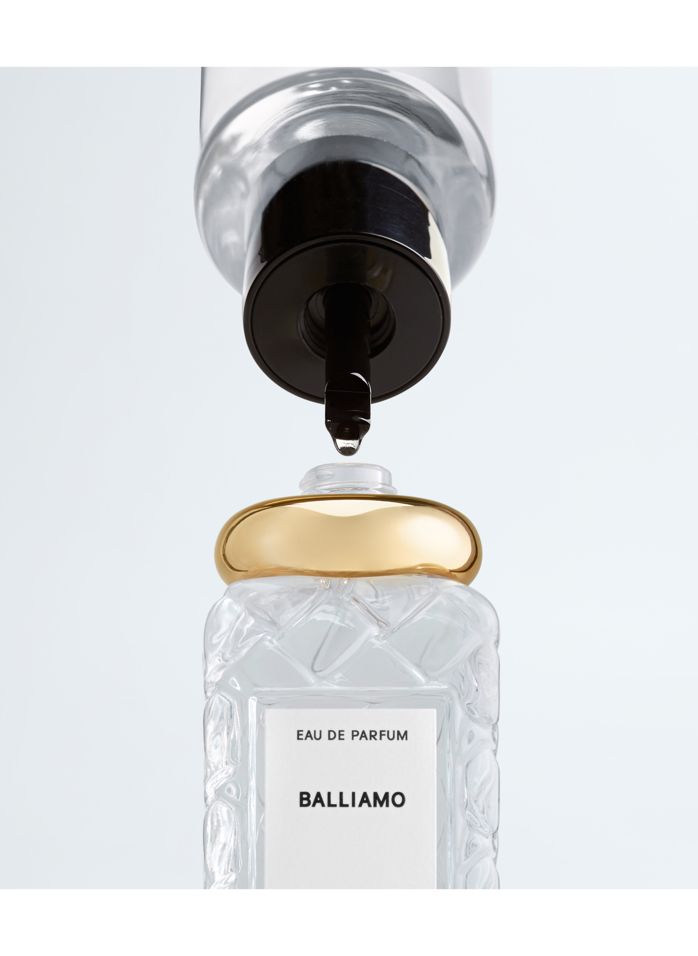 Balliamo - Recharge

Translation: Balliamo - Refill BOTTEGA VENETA No color