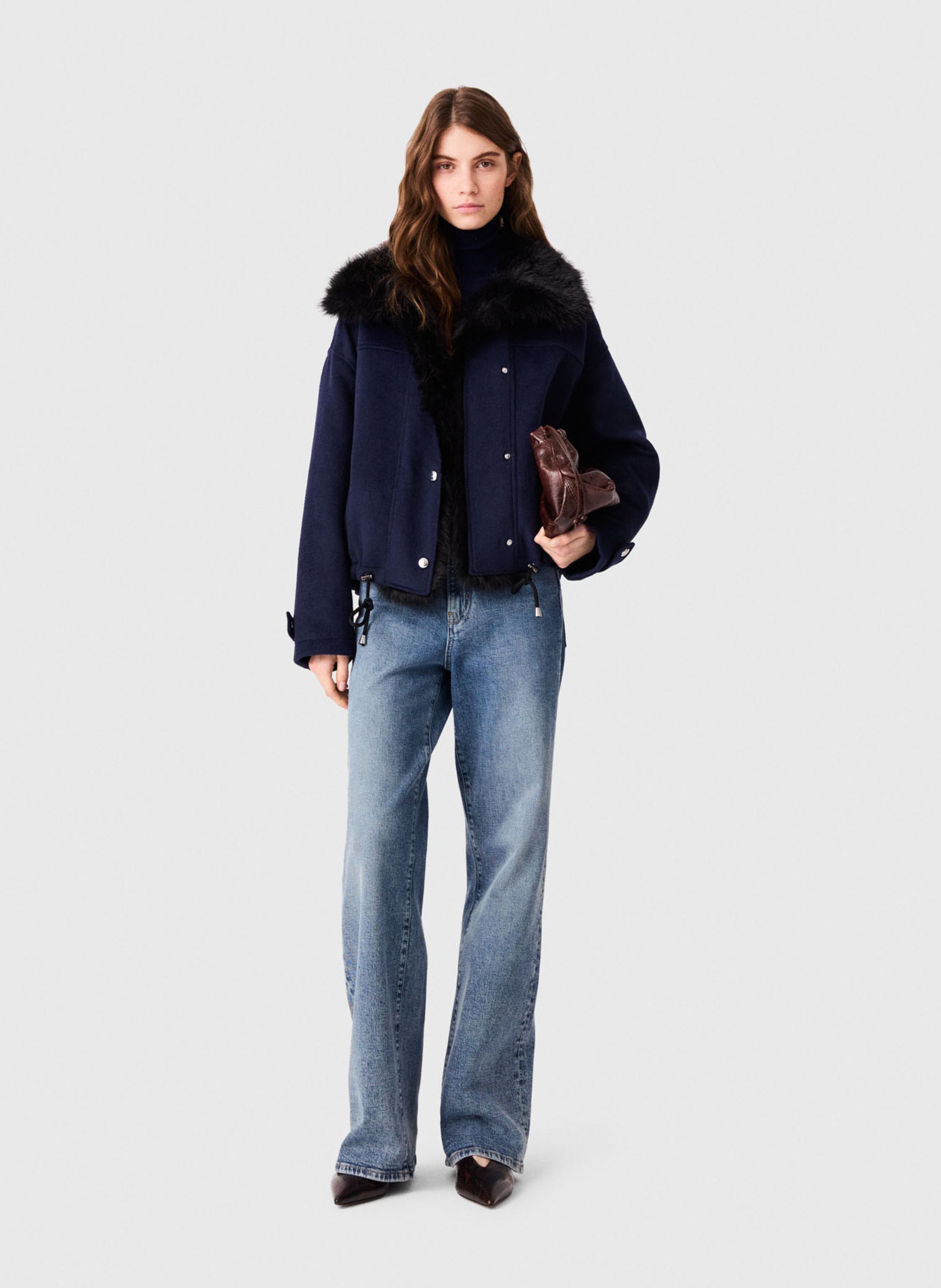 Manteau droit à col en fourrure synthétique MAJE Bleu