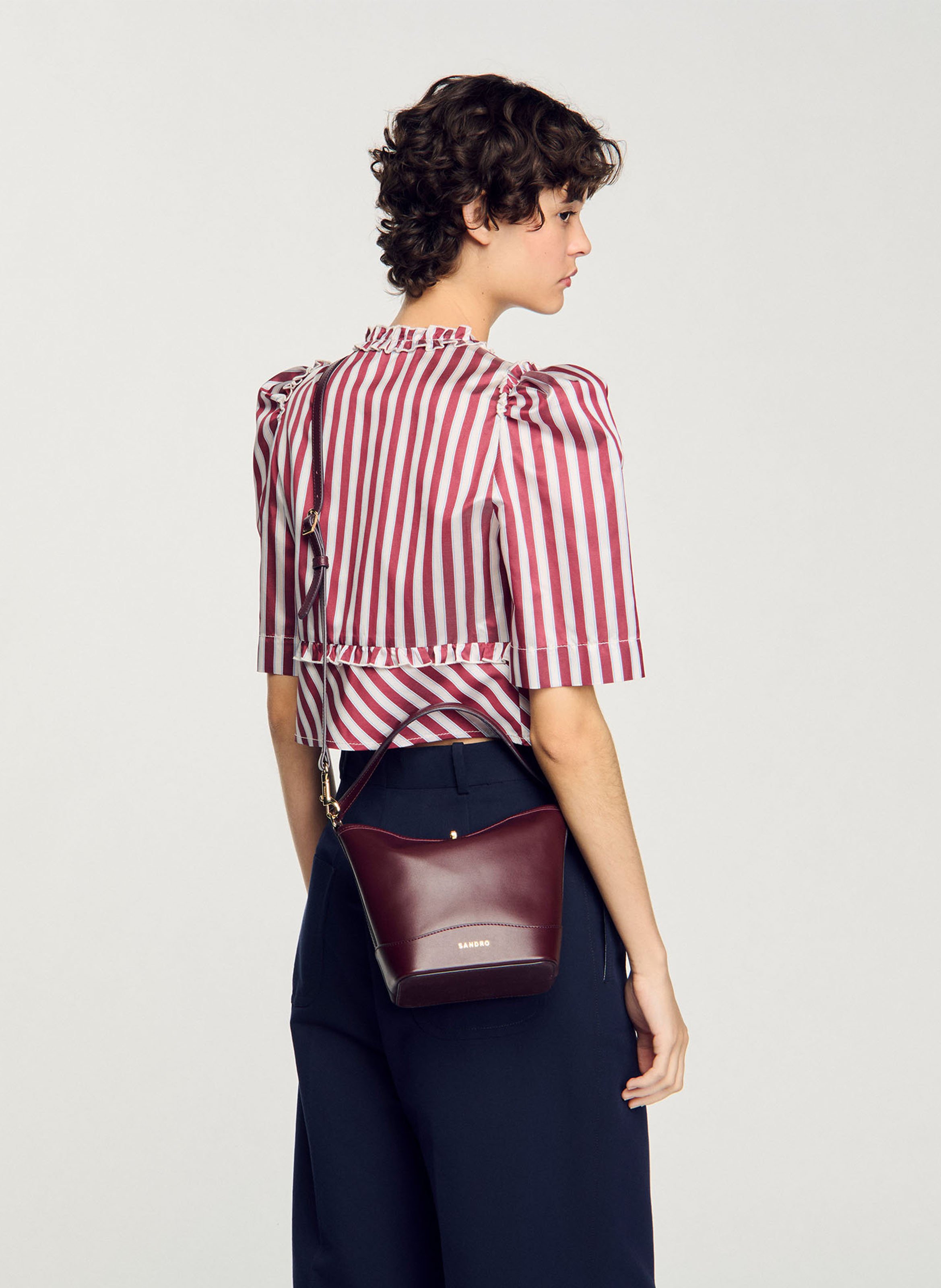 Petit sac seau bandoulière en cuir tangoso SANDRO Rouge