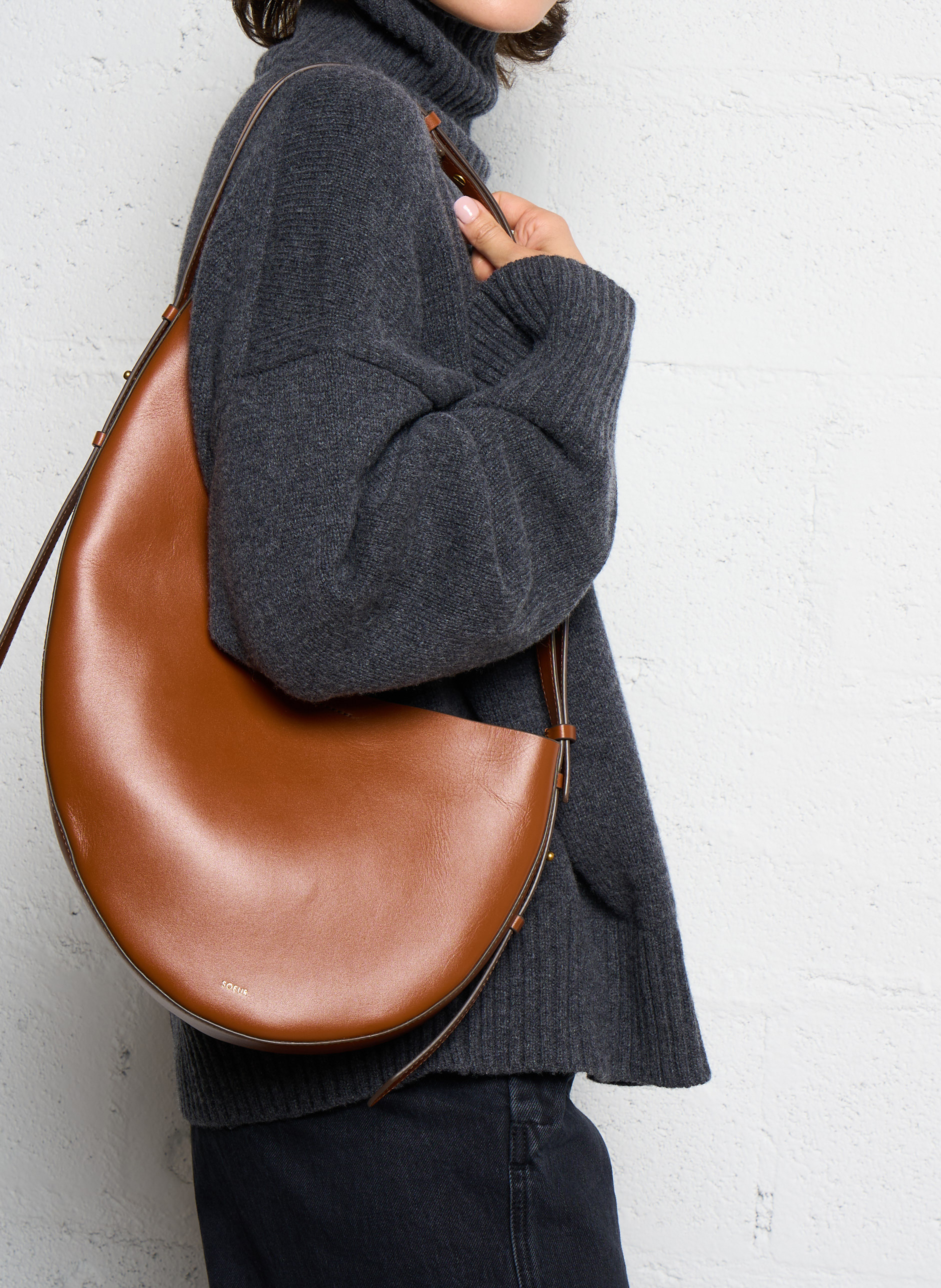 Sac bandoulière asymétrique en cuir lisse winona SOEUR Beige