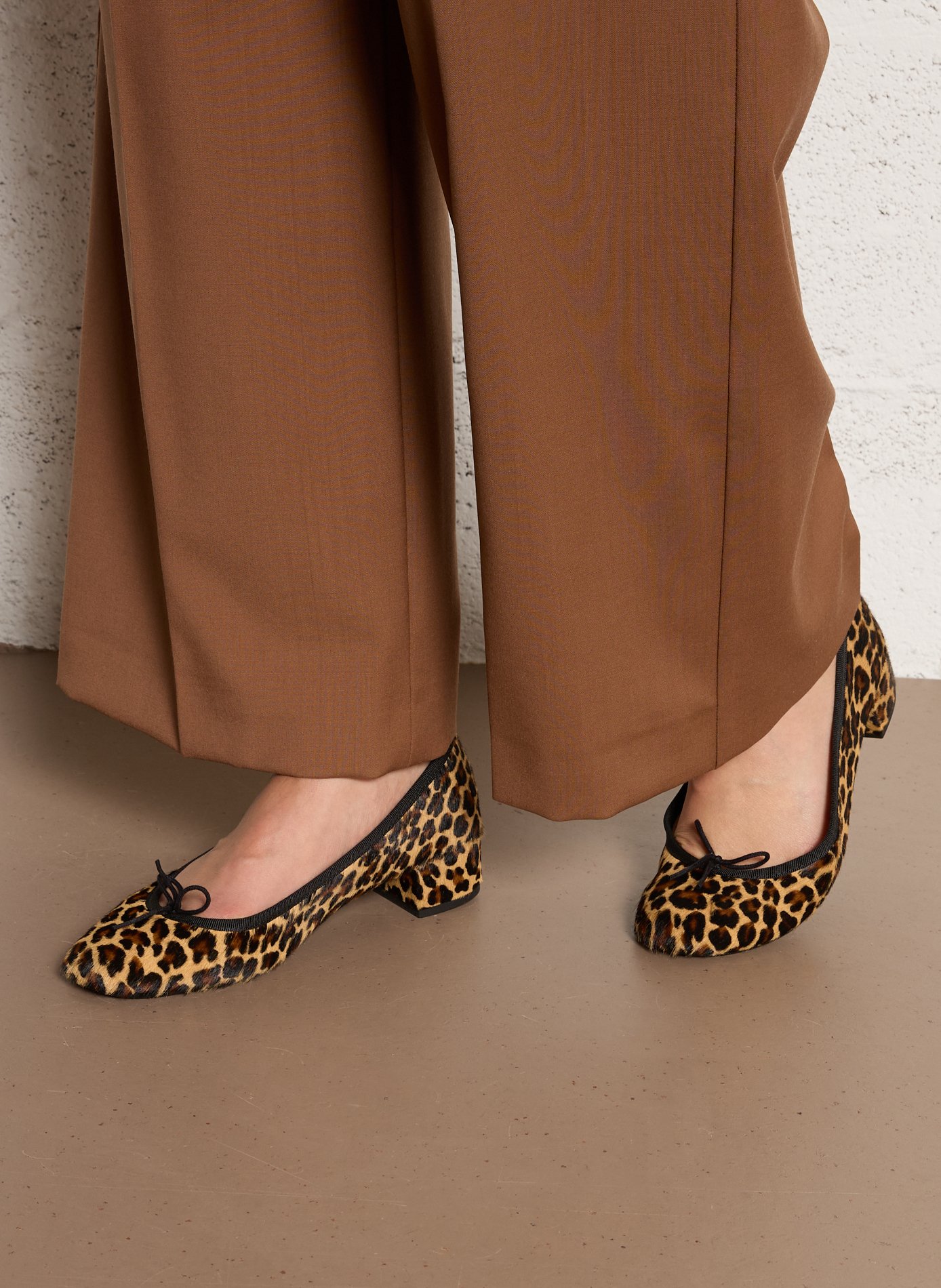 Escarpins en cuir pony camille REPETTO Marron