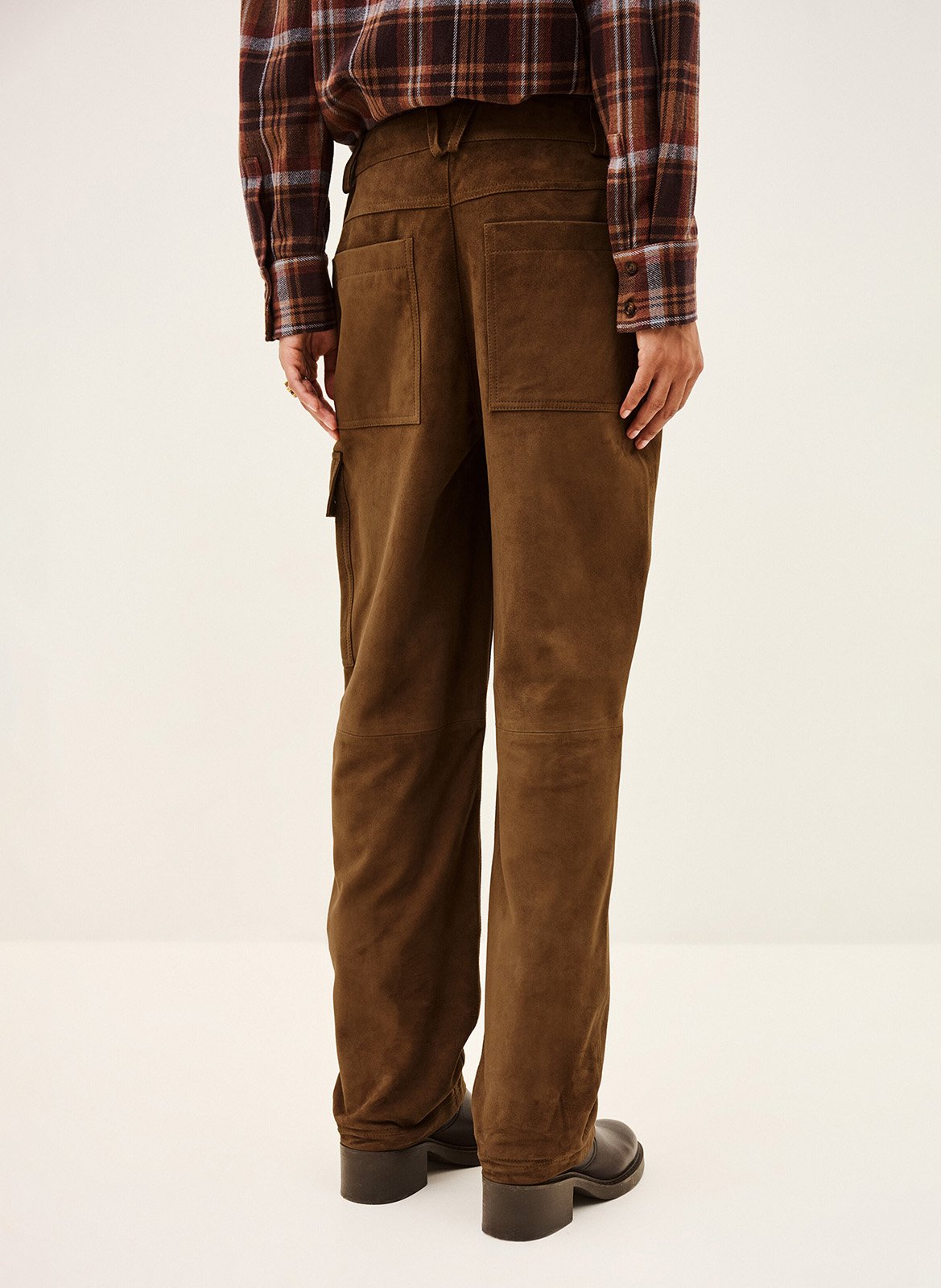 Pantalon slim en cuir suédé sita BA&SH Marron