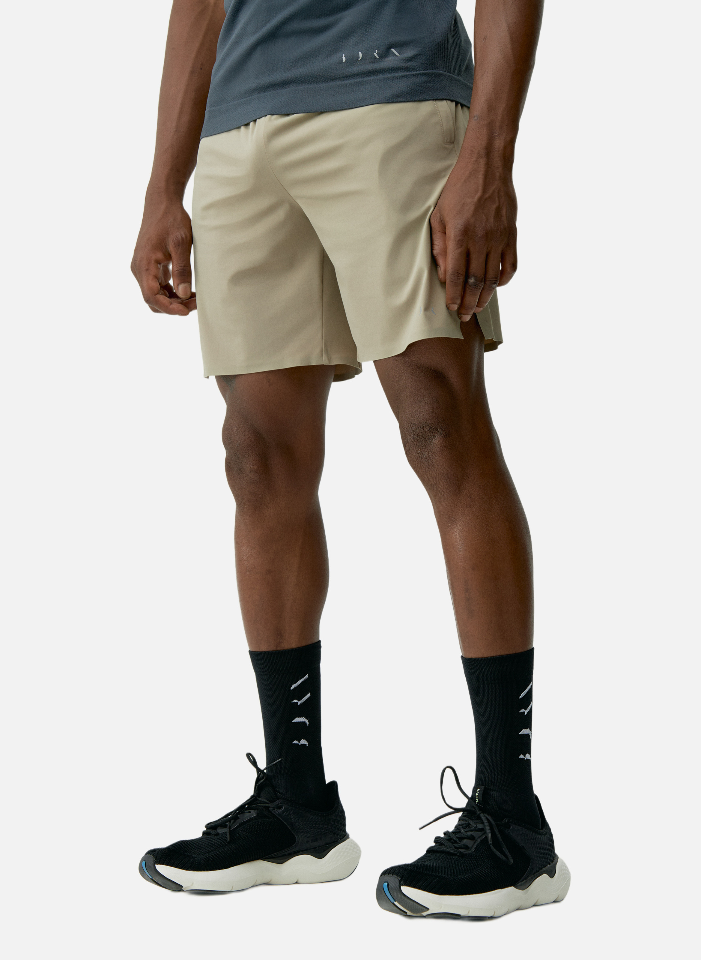 BORN LIVING YOGA Short de sport homme training orinoco Marron