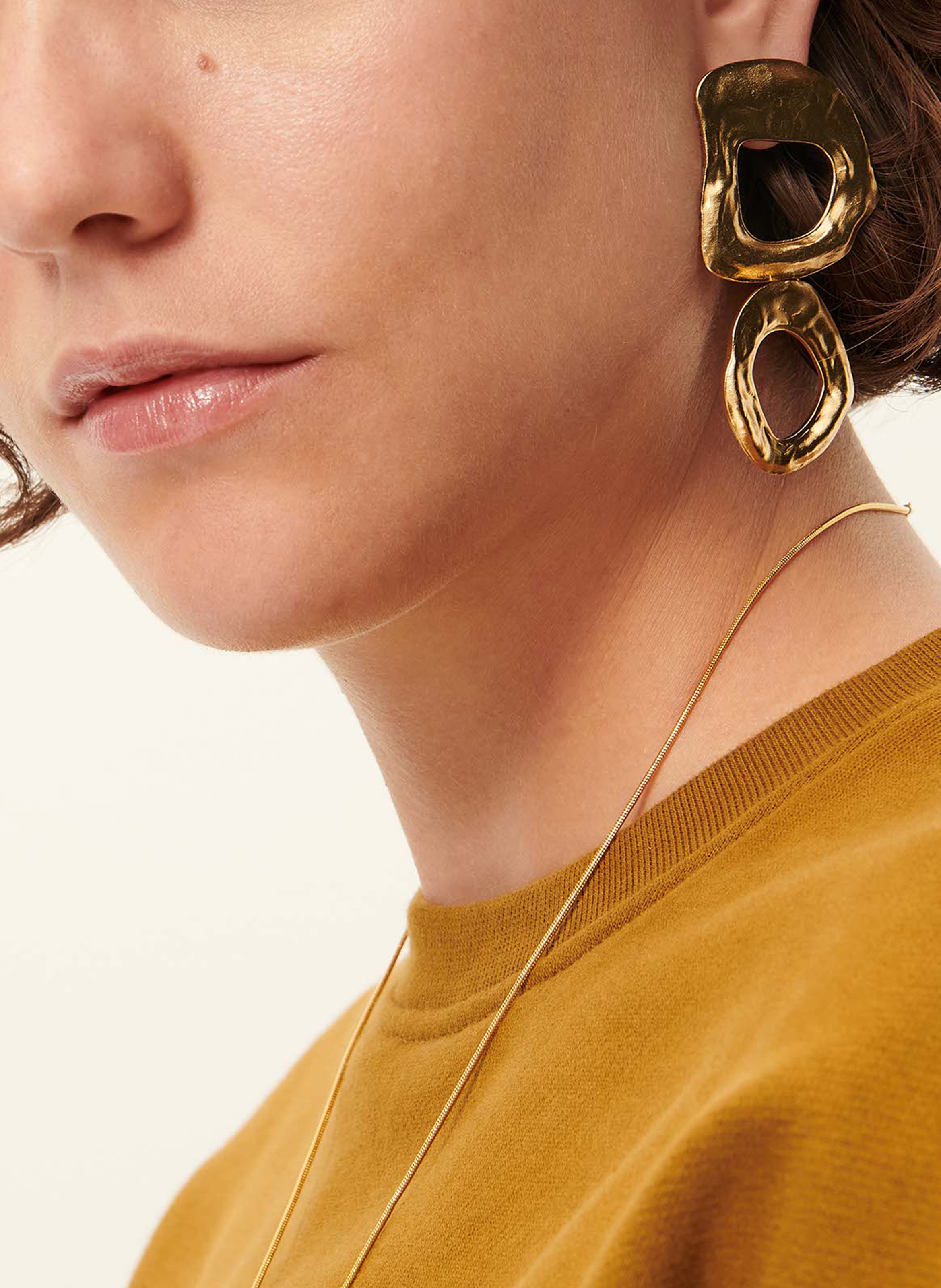 Boucles d'oreilles pendantes martelées en laiton recyclé trudy SESSUN Doré