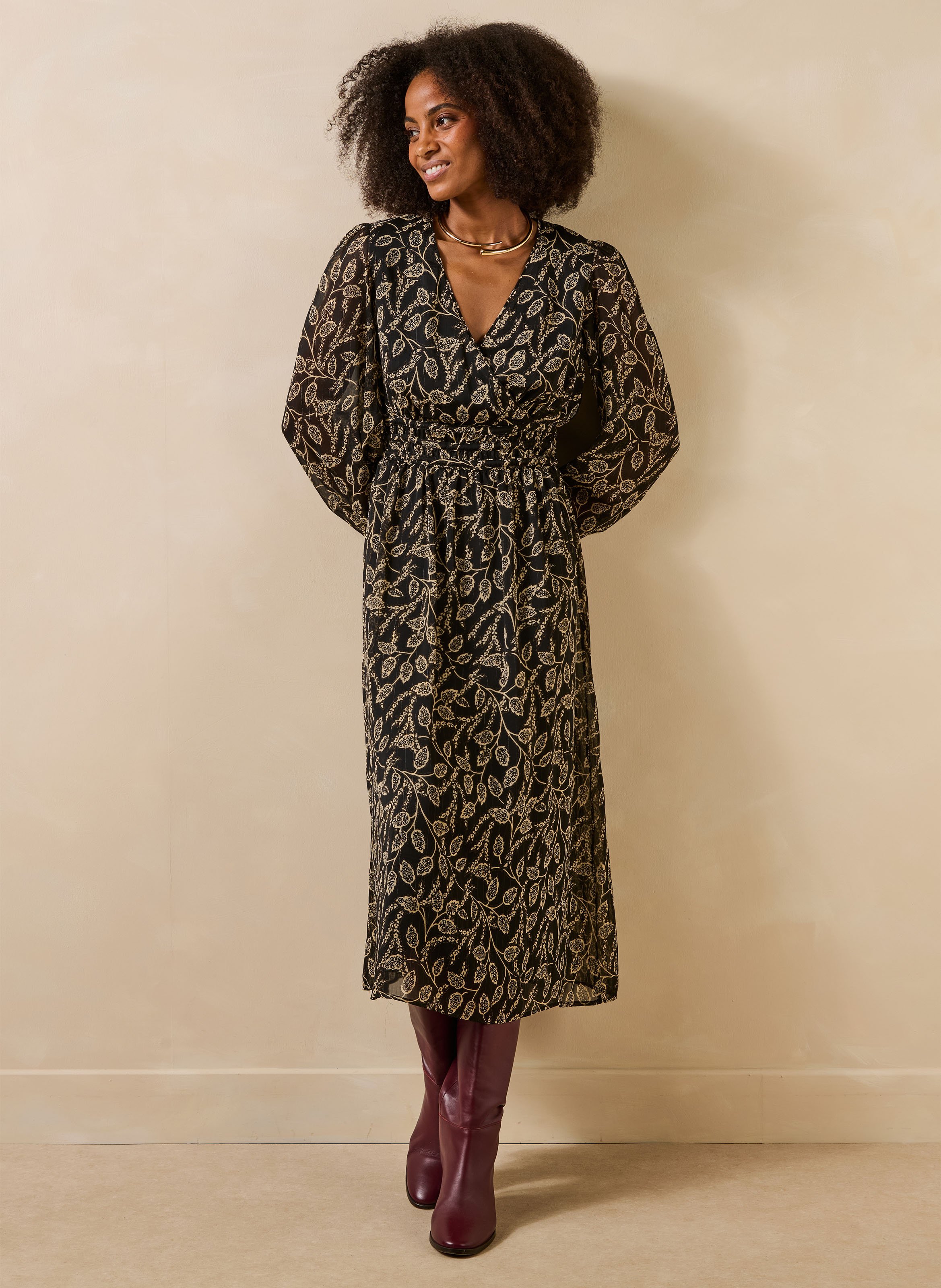 Lange jurk met overslaghals en print LA FEE MARABOUTEE Zwart