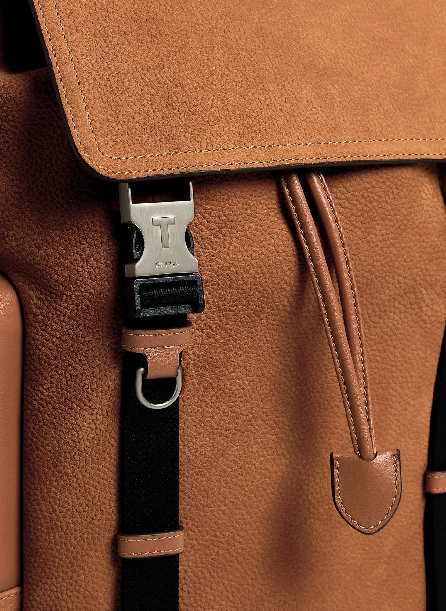 Sac à dos à rabat maurice en cuir nubuck grainé LE TANNEUR Marron