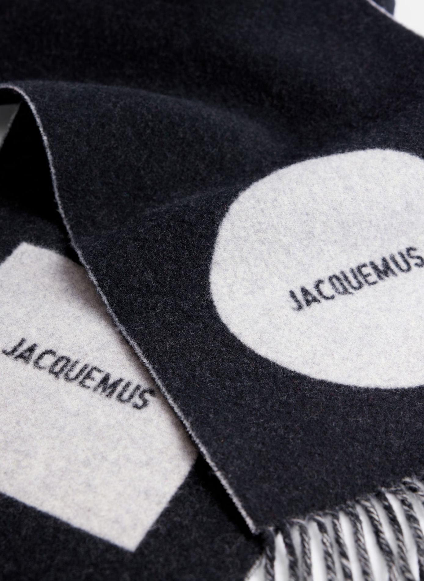 L'écharpe Rond Carré JACQUEMUS Noir