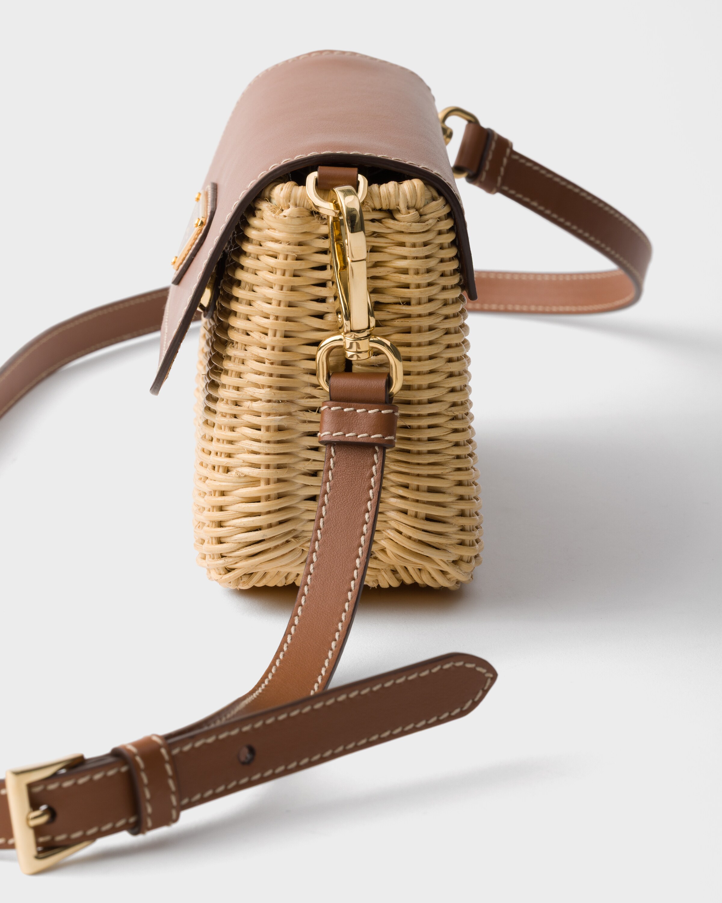 Petit sac porté épaule en osier et cuir PRADA Beige