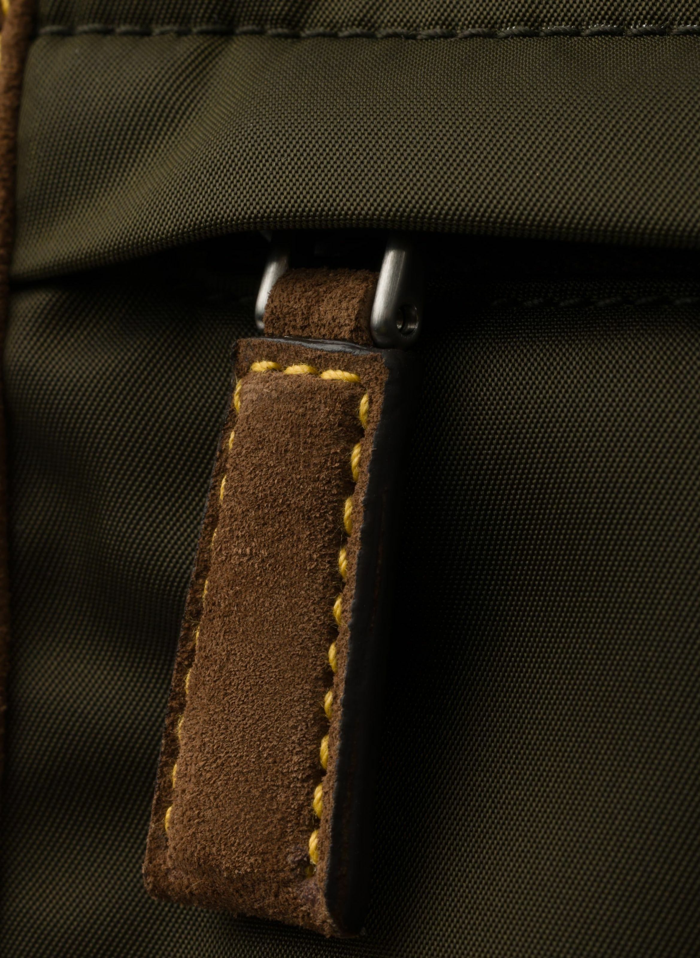 Grand sac porté épaule en re-nylon et veau velours PRADA Vert