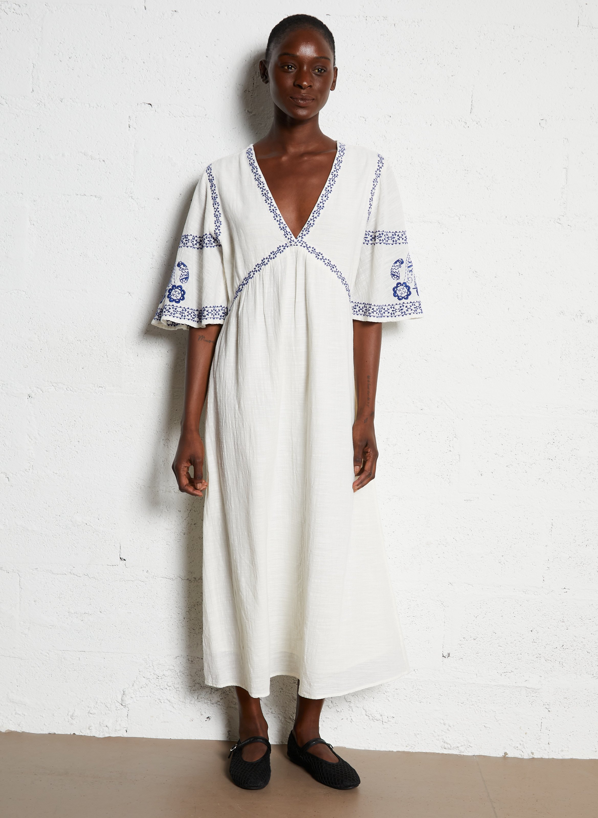 MAISON 123 Robe midi en coton brodé romy Bleu