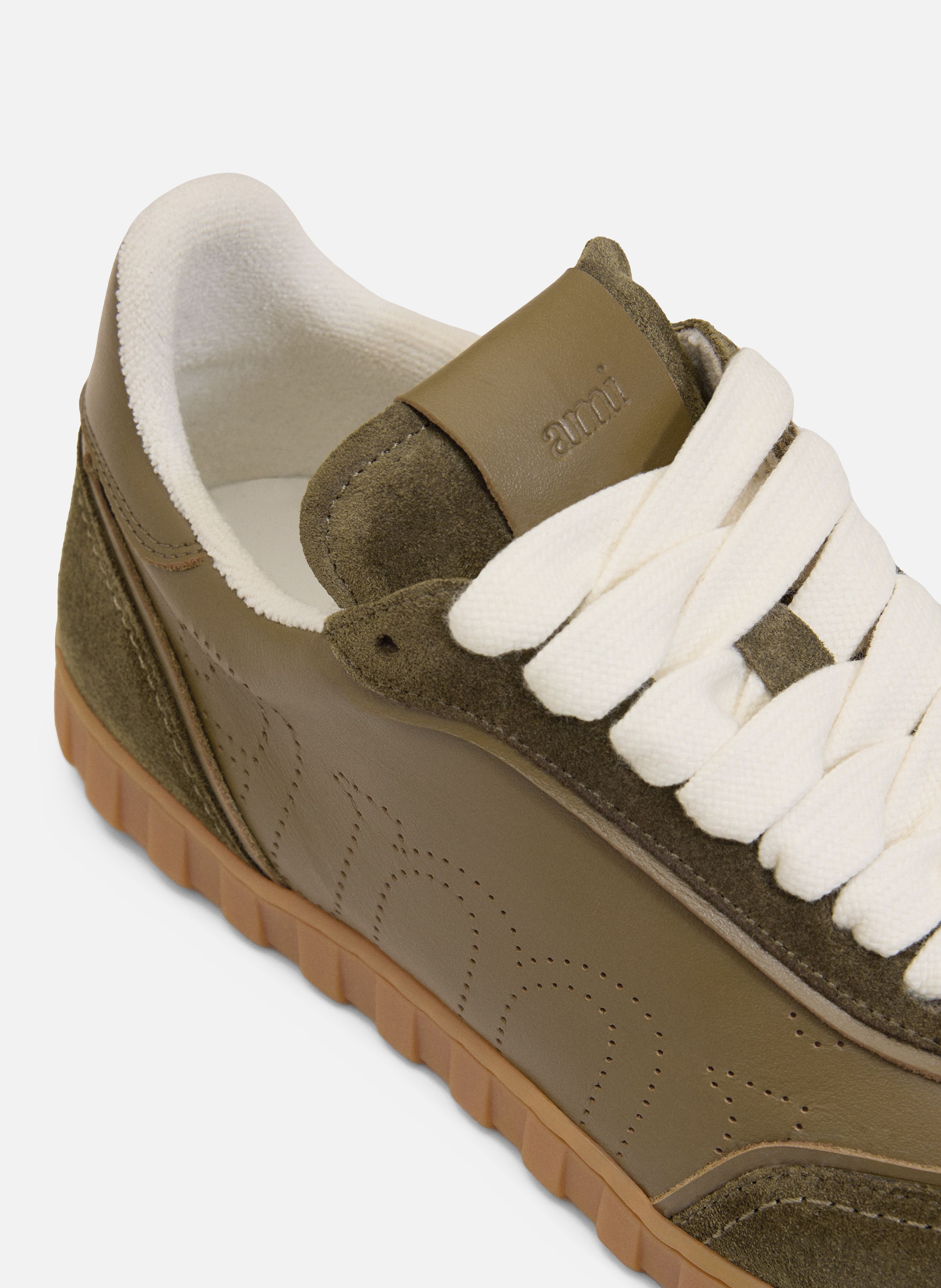 Sneakers step unisexes en cuir de vachette AMI PARIS Vert
