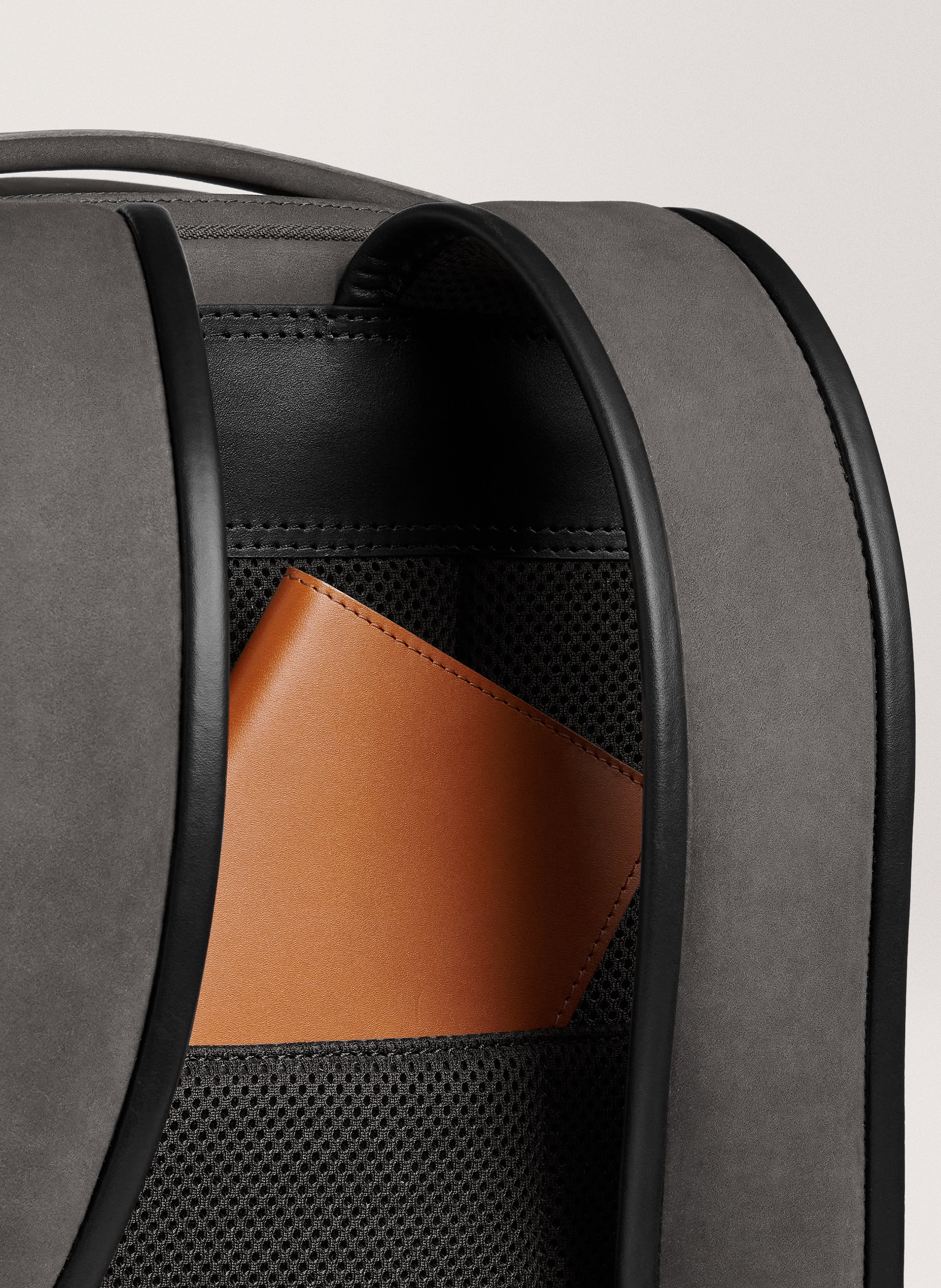 Sac à dos '72-hour' en cuir nubuck CARL FRIEDRIK Gris