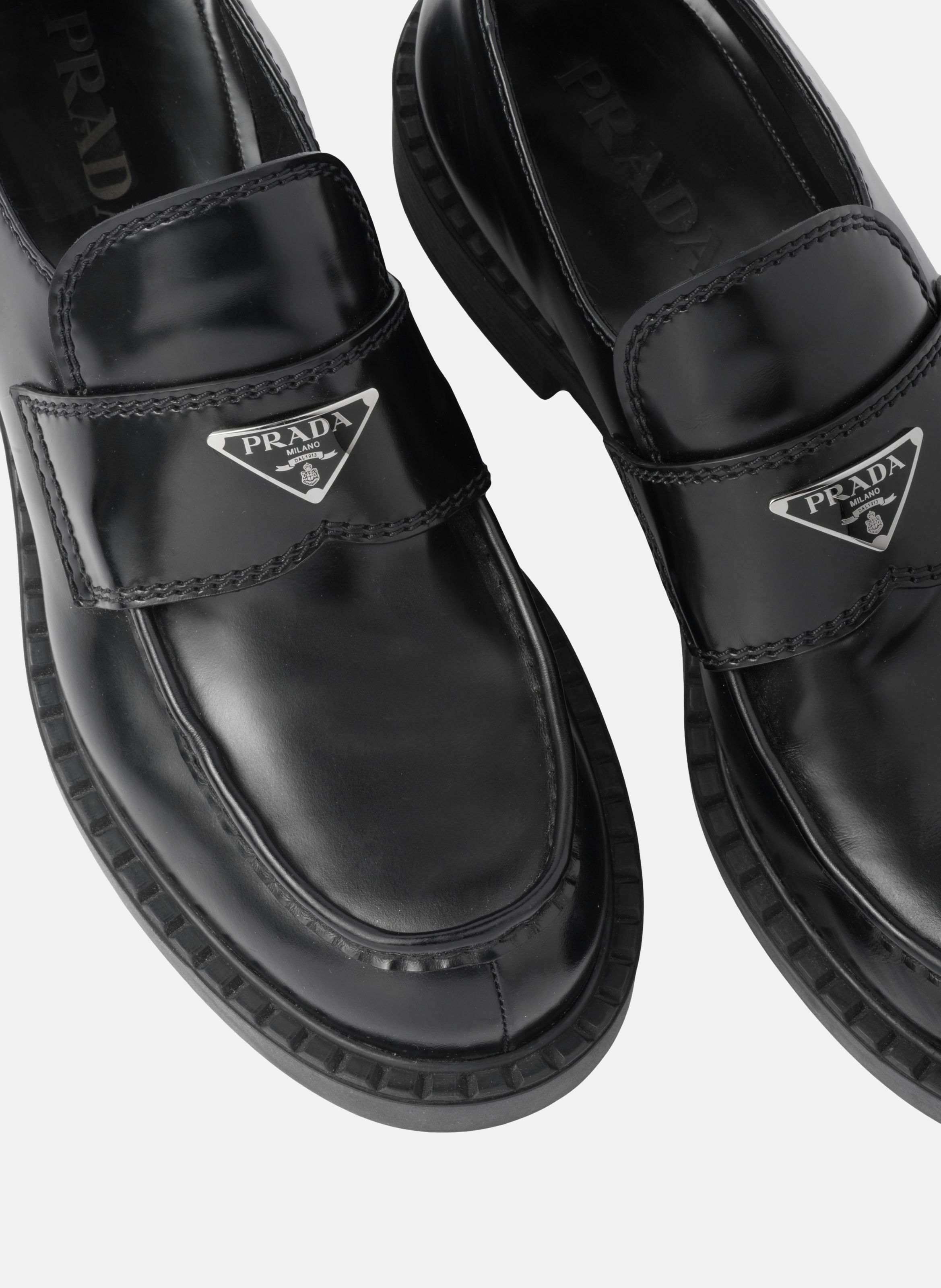 Mocassins chocolate en cuir brossé PRADA Noir