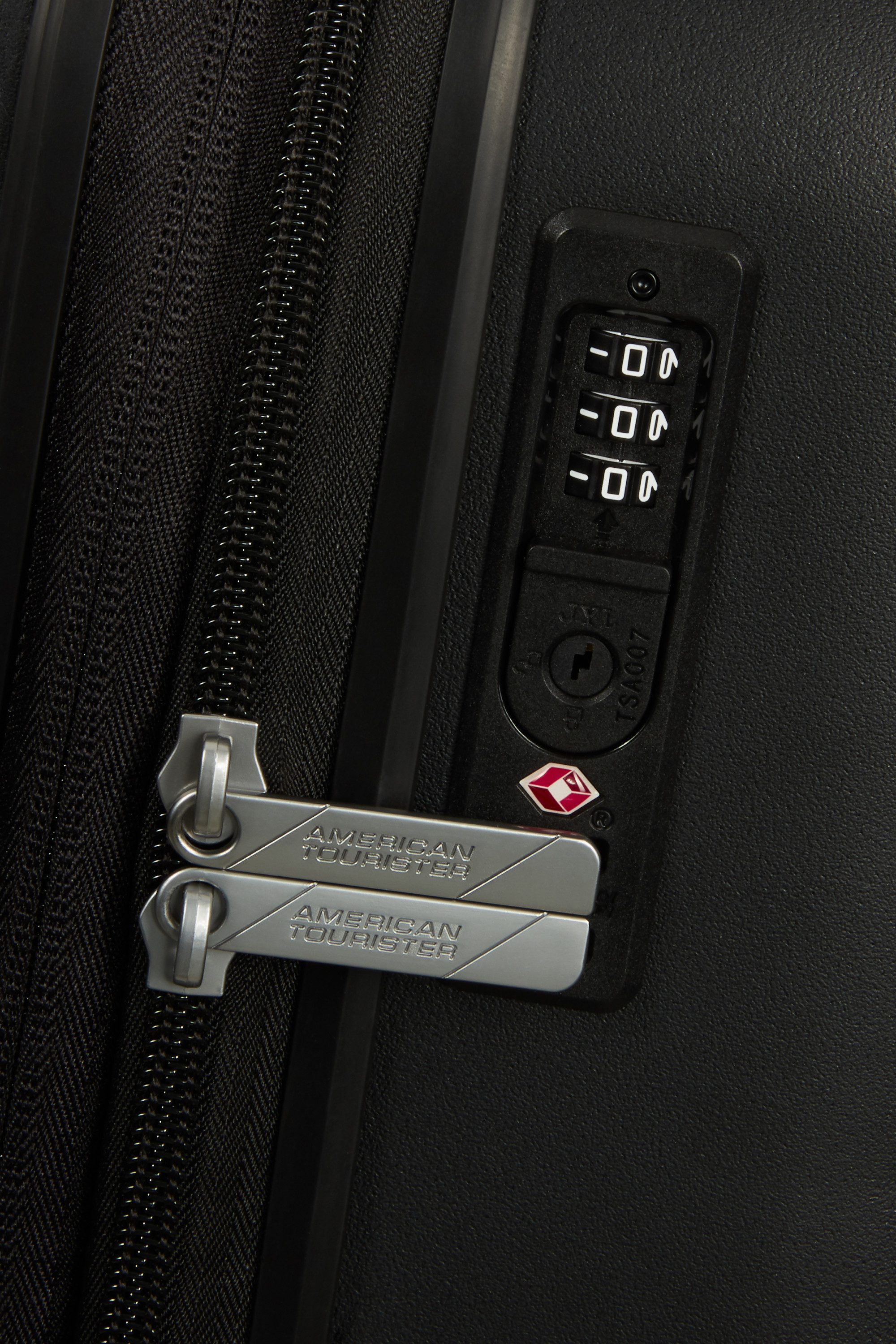 Neovibe valise 4 roues taille s AMERICAN TOURISTER Noir