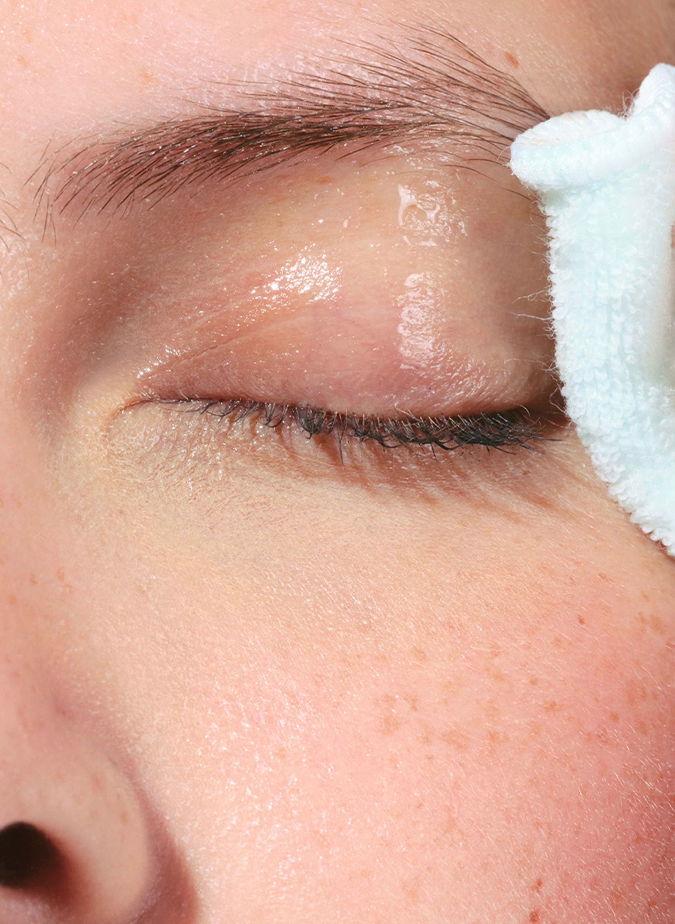 Instant Eye Make-Up Remover with Alpine golden gentian &amp;amp; cornflower extracts CLARINS No color