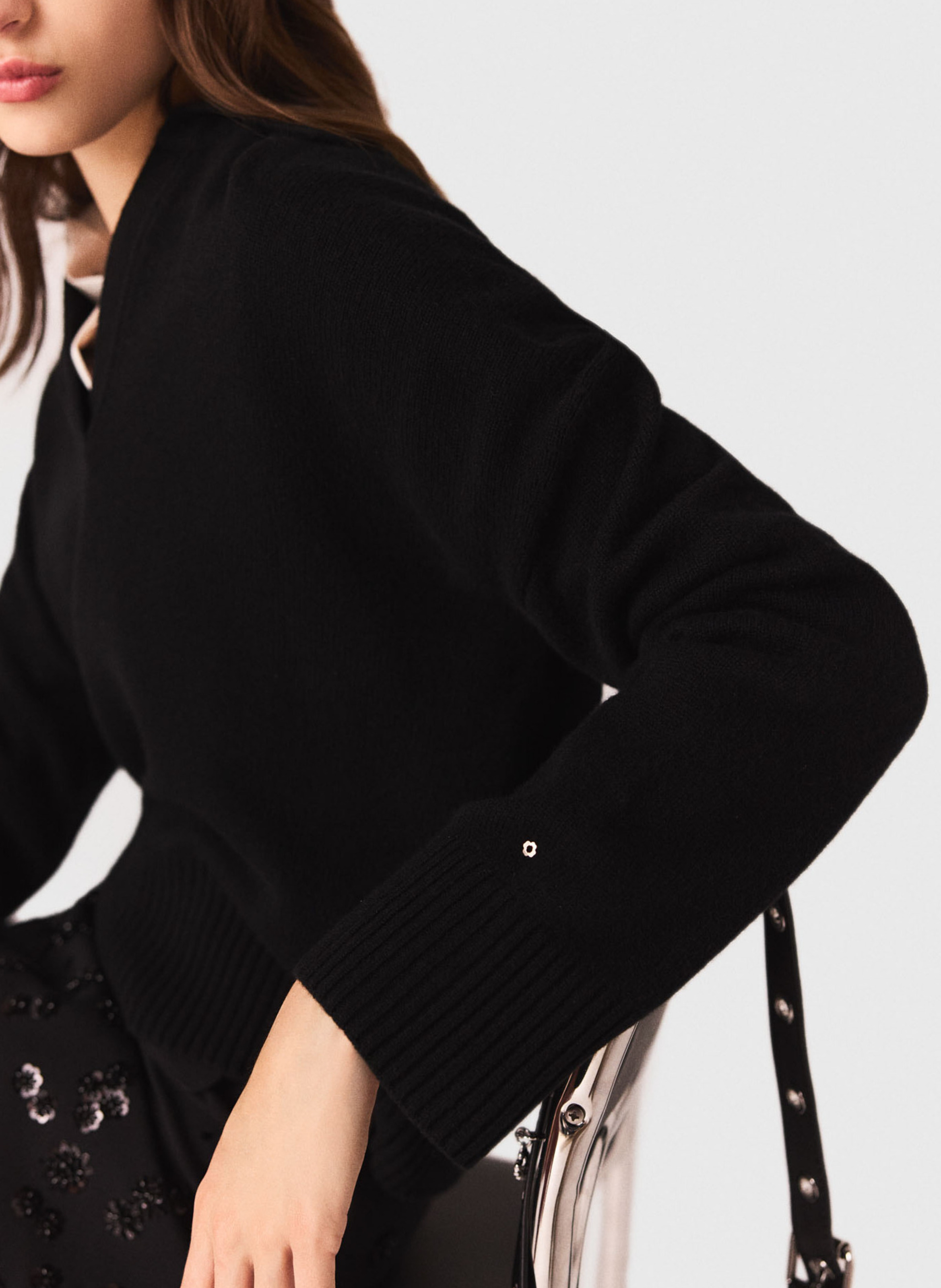 Pull col v en laine mélangée Noir