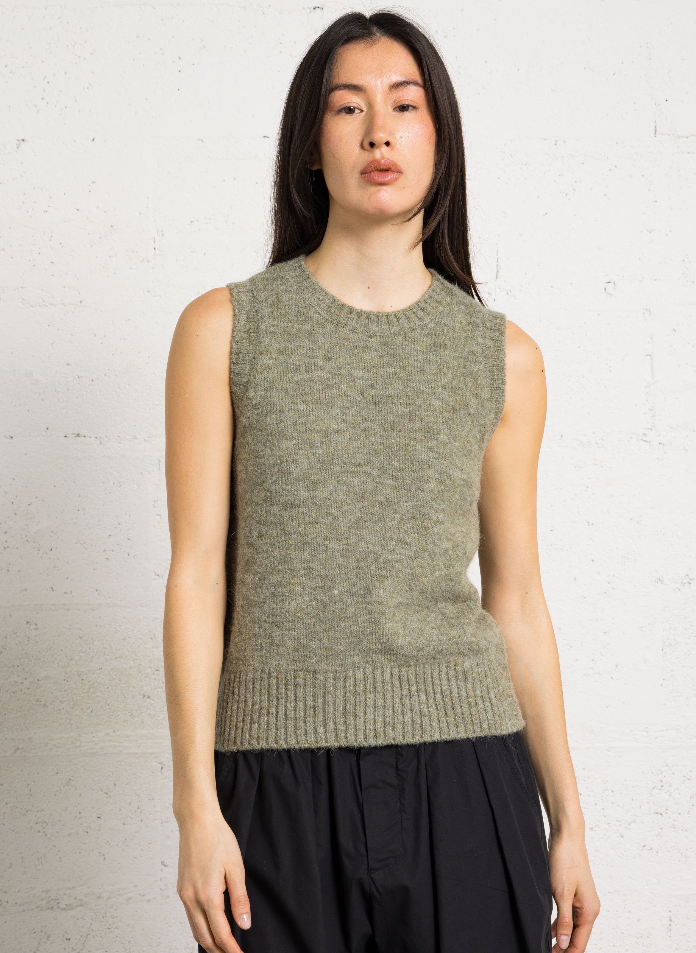 Pull droit sans manche col rond namaste SOEUR Vert