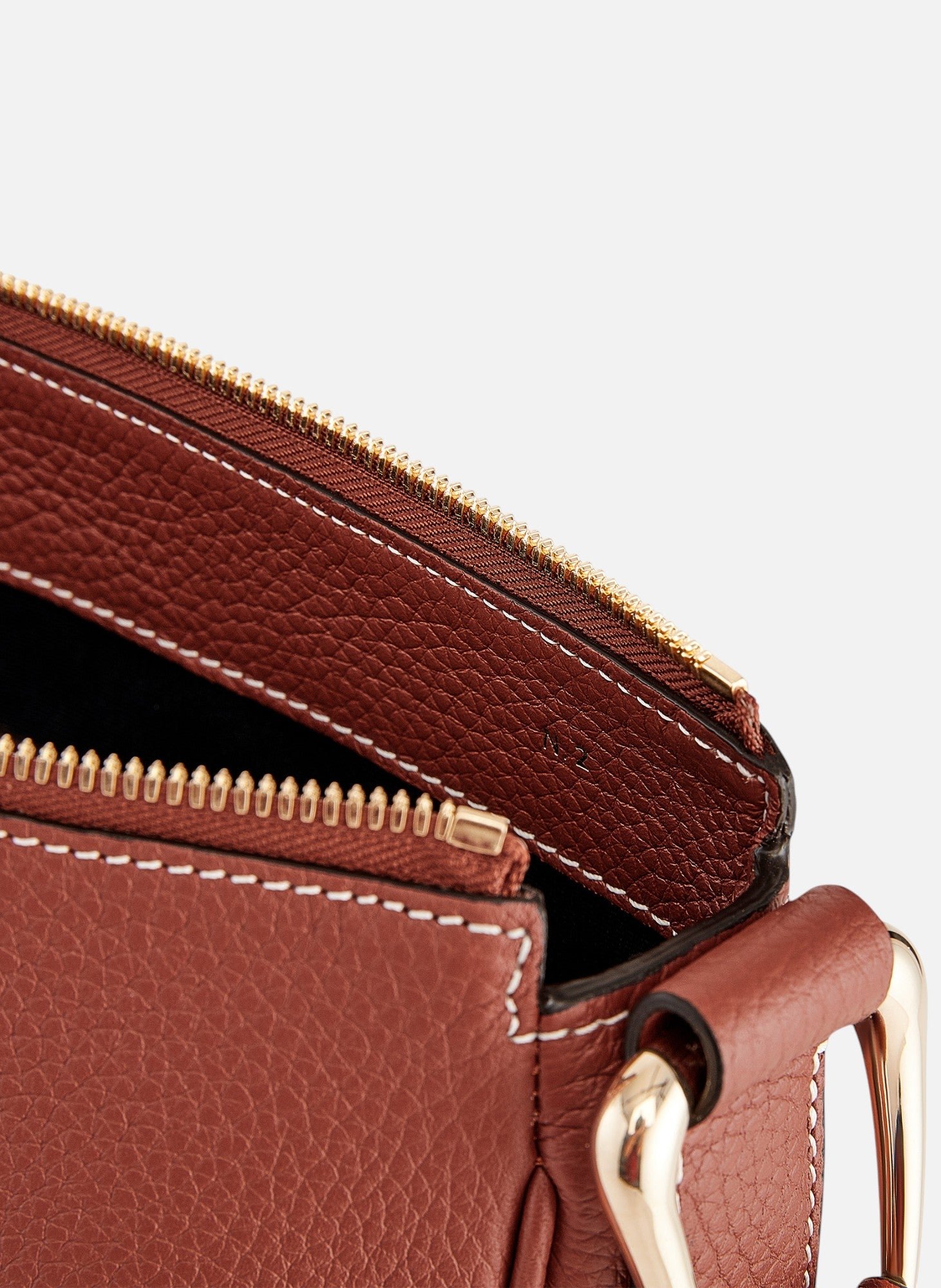 Sac hobo moyen modèle madeleine en cuir de taurillon grainé LE TANNEUR Marron