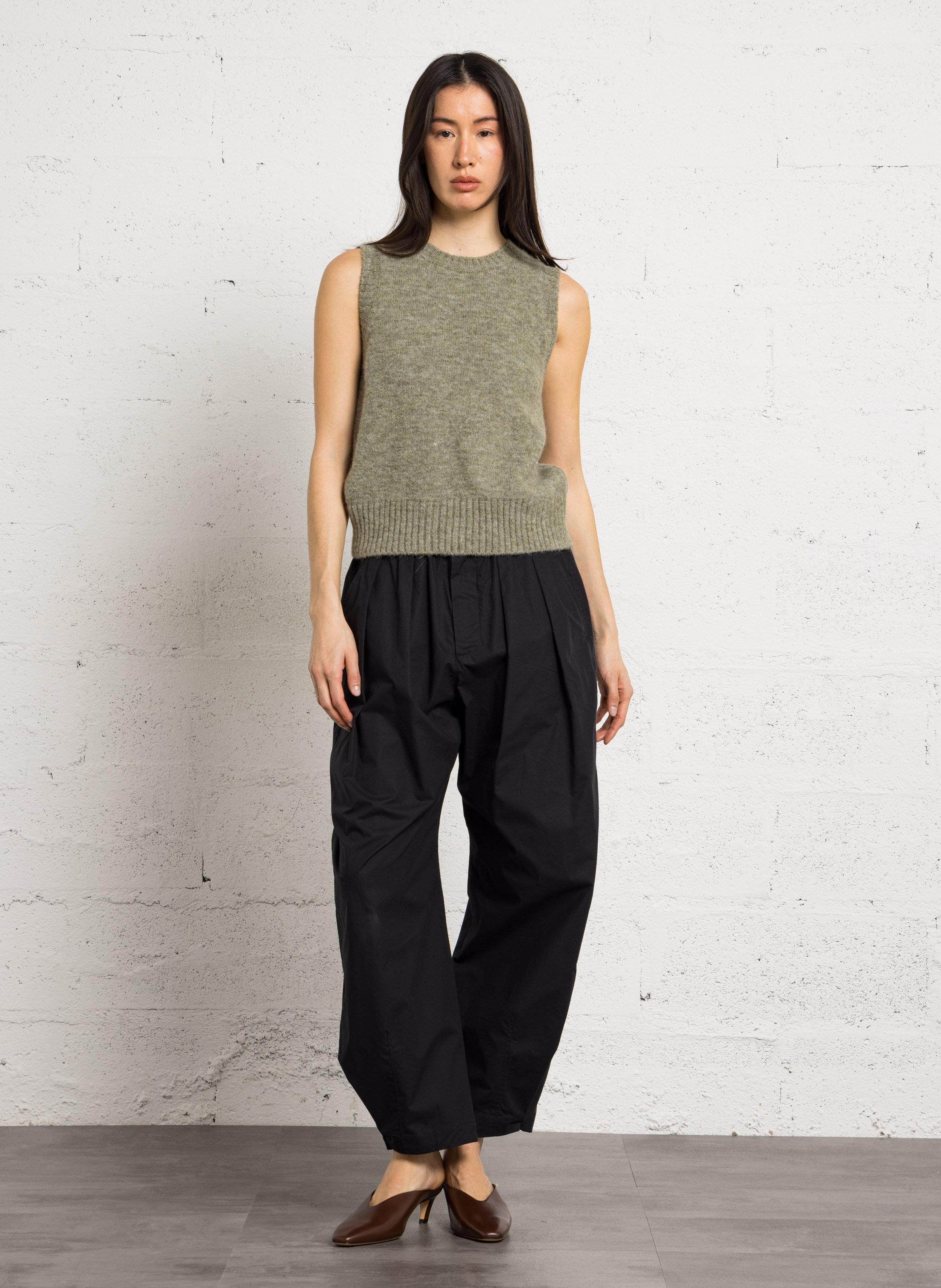 Pull droit sans manche col rond namaste SOEUR Vert