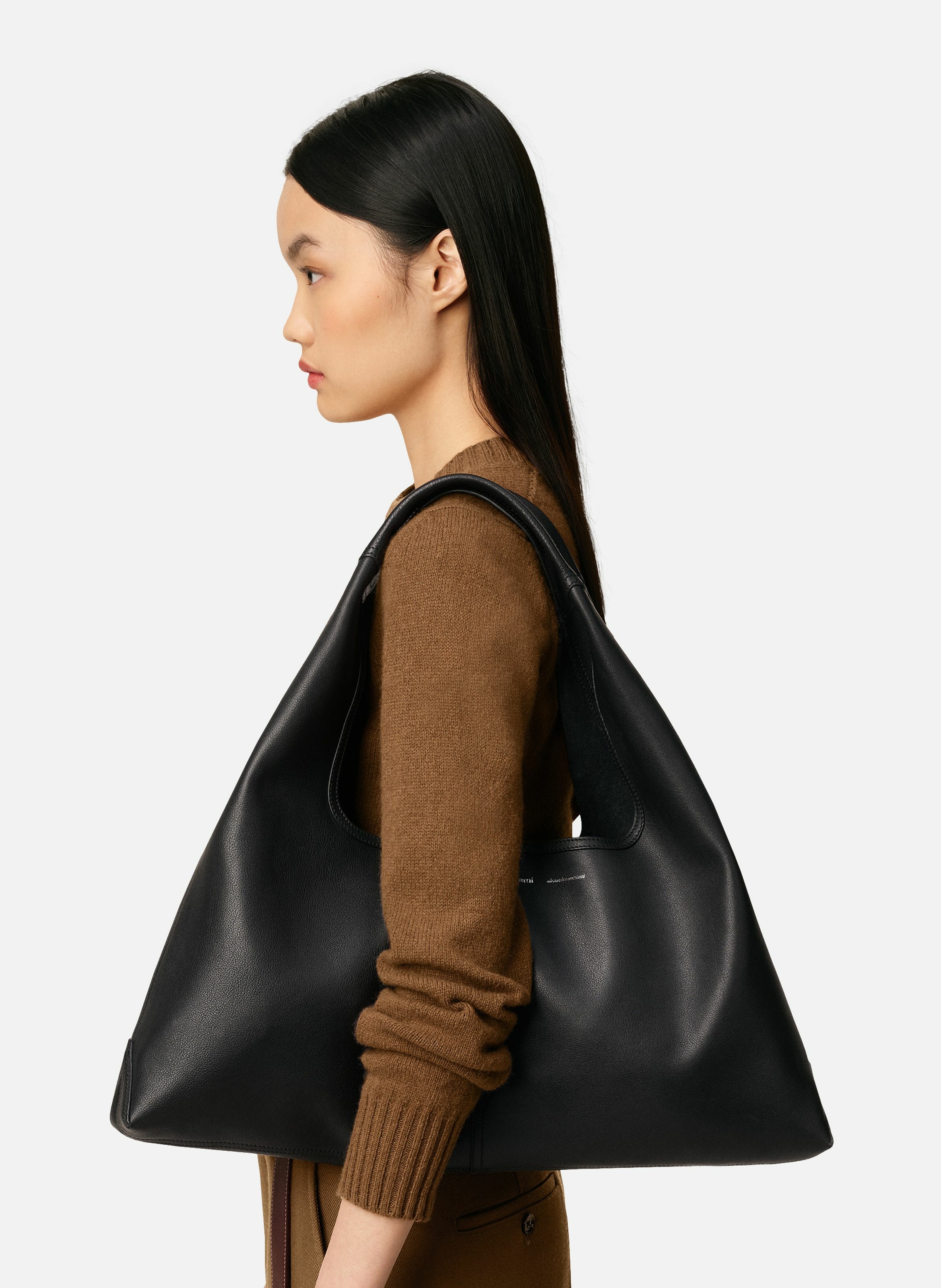 Sac porté epaule etienne en cuir souple unisexe AMI PARIS Noir