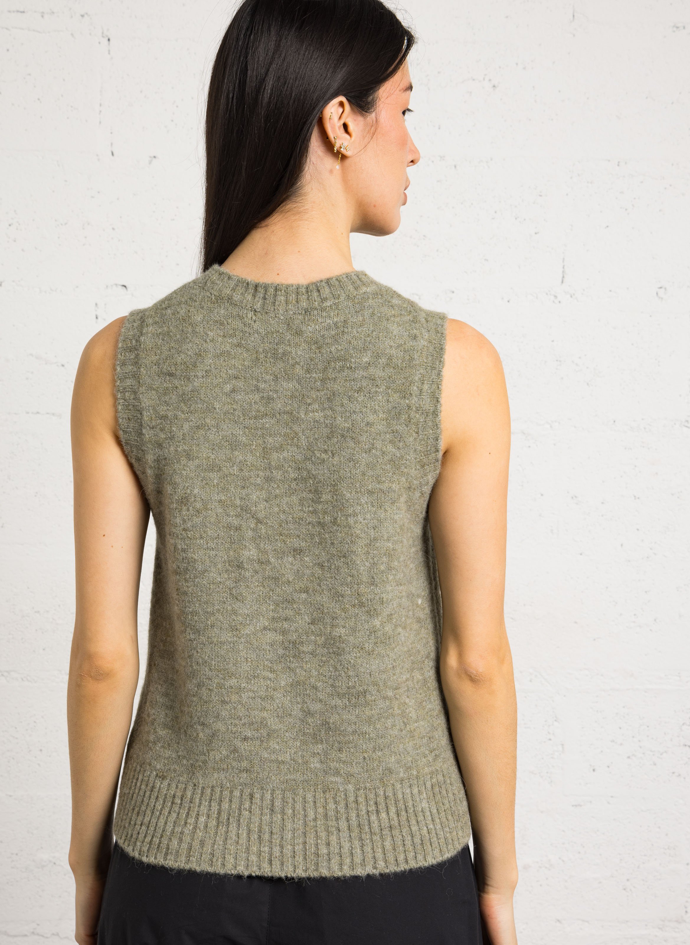 Pull droit sans manche col rond namaste SOEUR Vert