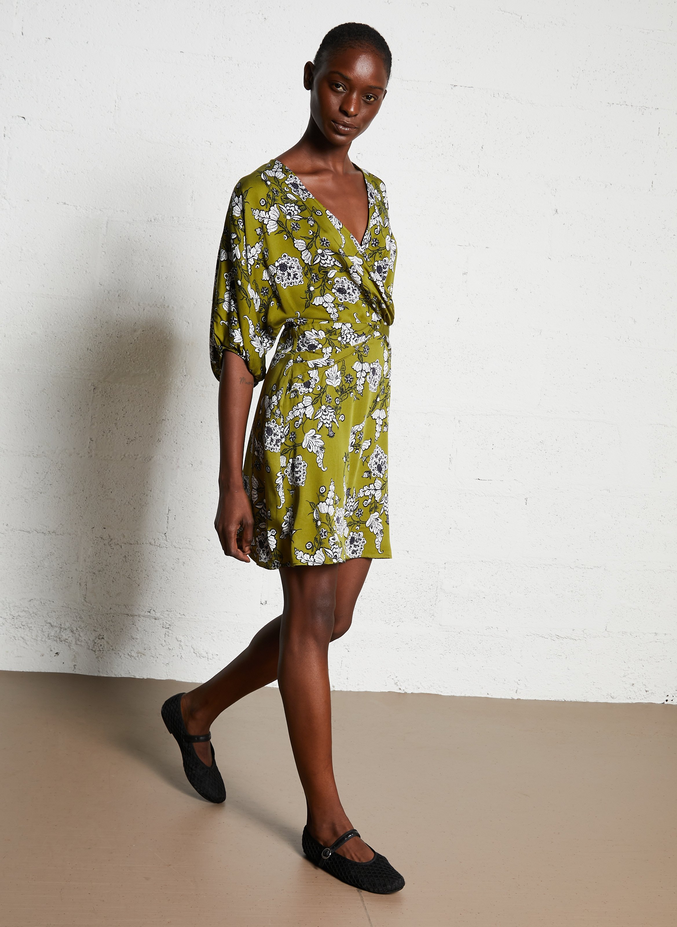 Robe courte cintrée col v IKKS Vert