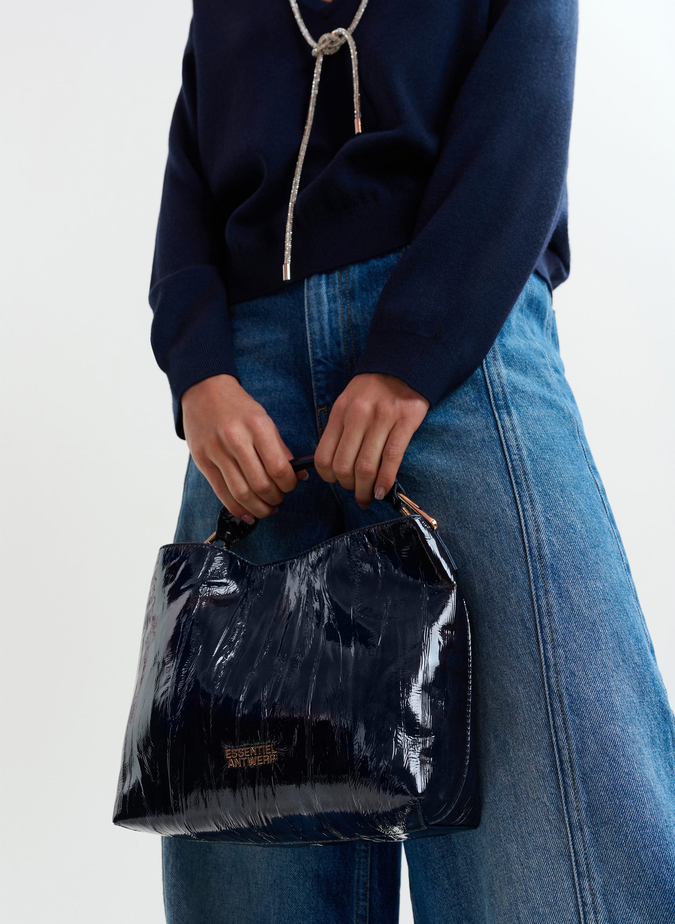 Sac bandoulière craquelé jhossi ESSENTIEL ANTWERP Noir