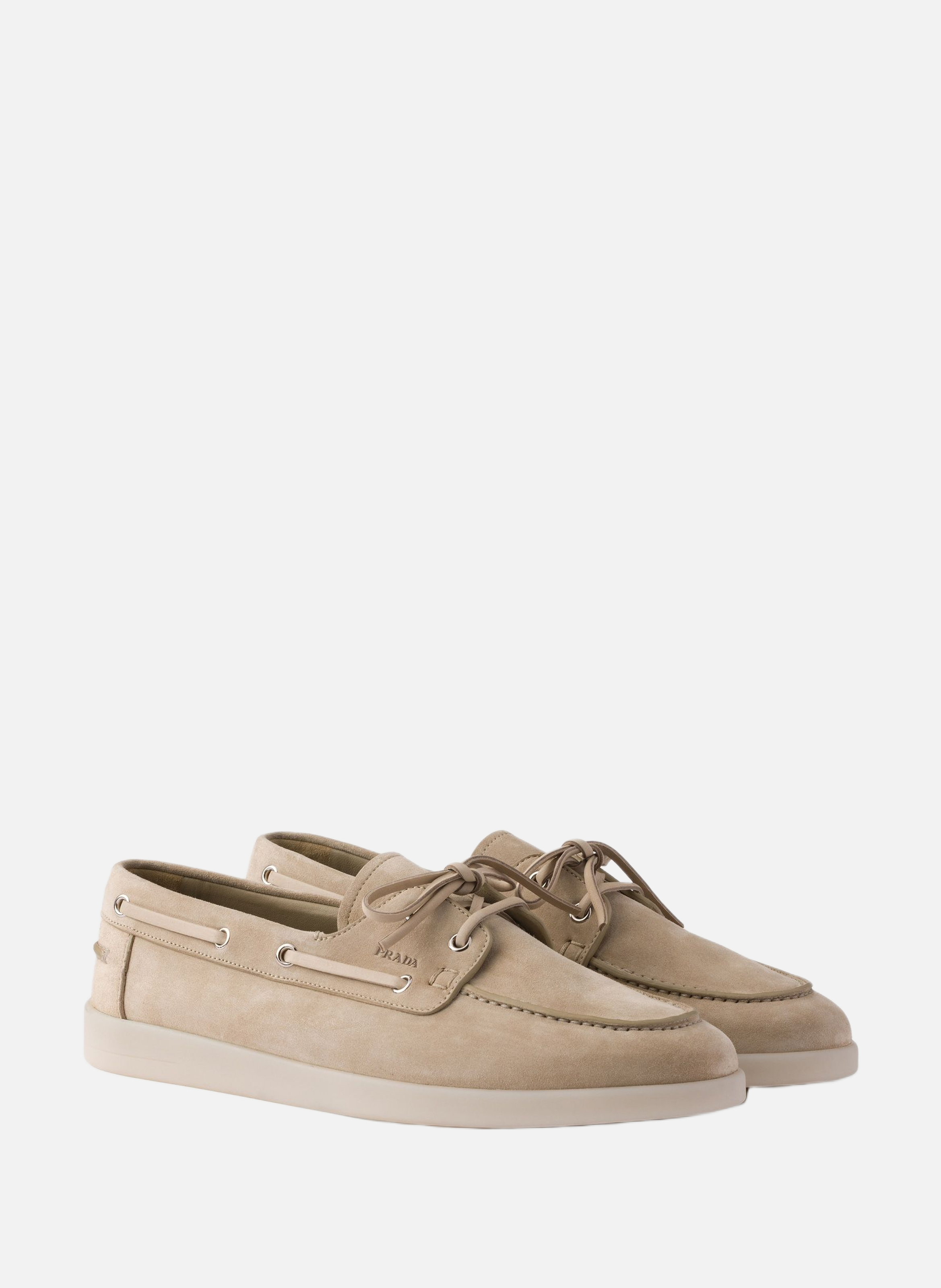 Souliers bateau en veau velours avec lacets PRADA Beige