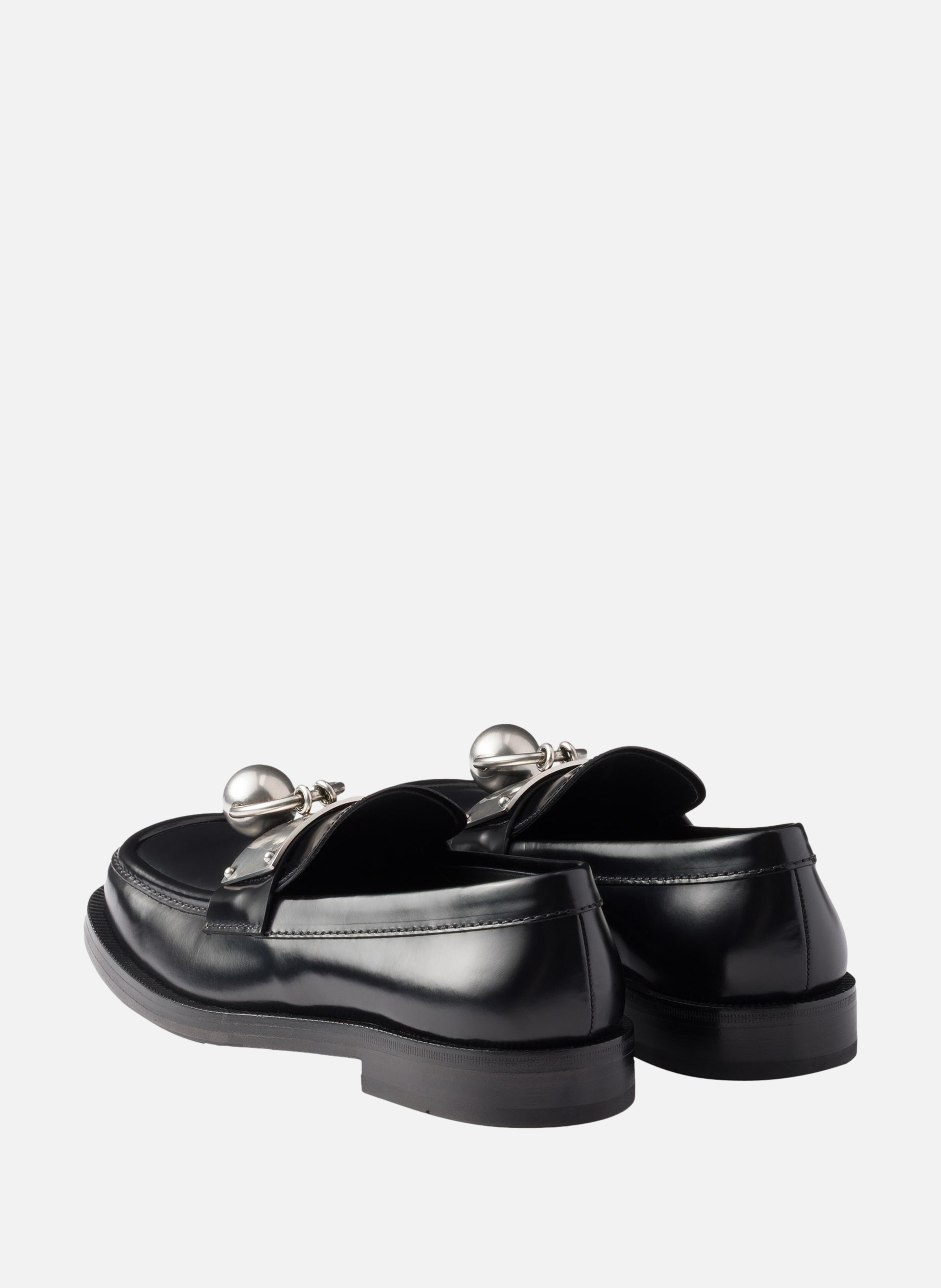 Mocassins en cuir brossé avec anneau en métal PRADA Noir