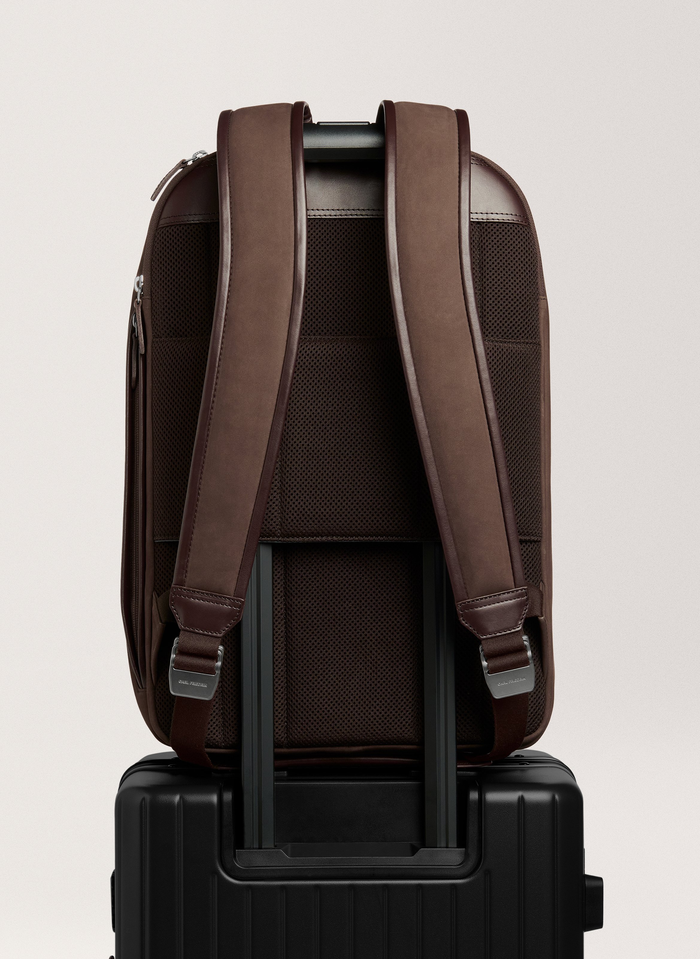 Sac à dos '72-hour' en cuir nubuck CARL FRIEDRIK Marron