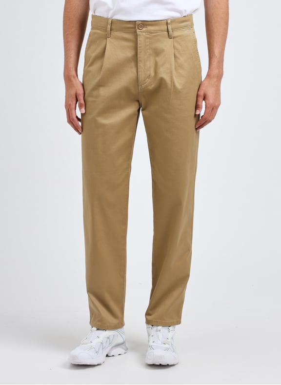 Pantalon Chino Relaxed Tapered Fit Beige by DOCKERS DOCKERS Pantalon Chino Relaxed Tapered Fit Beige