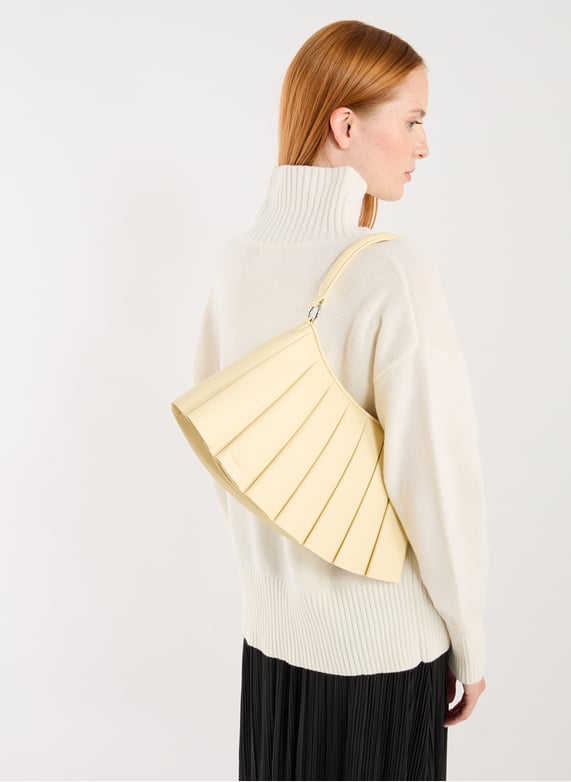 Sac moyen Lenglen plissé en cuir | Beige by LACOSTE Sac moyen Lenglen plissé en cuir Beige