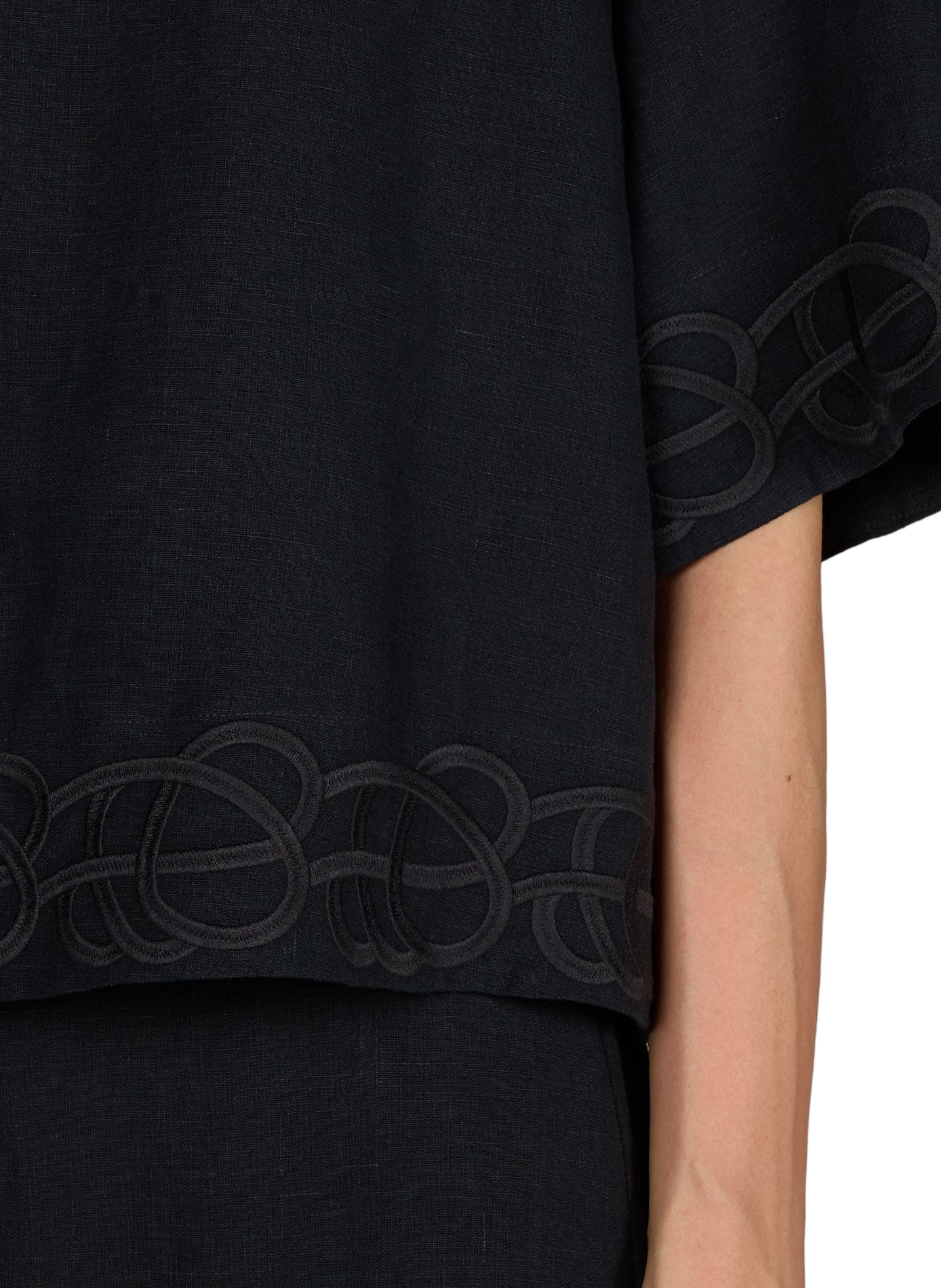 Open back blouse with embroidered details in linen BY MALENE BIRGER Black
