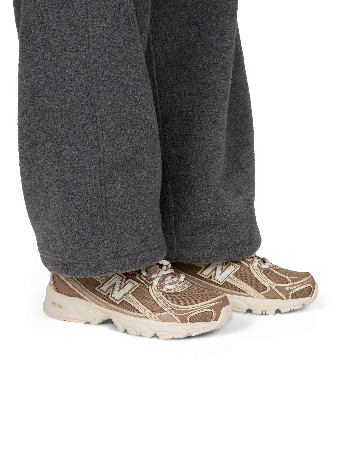 Low-top sneakers 740 NEW BALANCE Brown