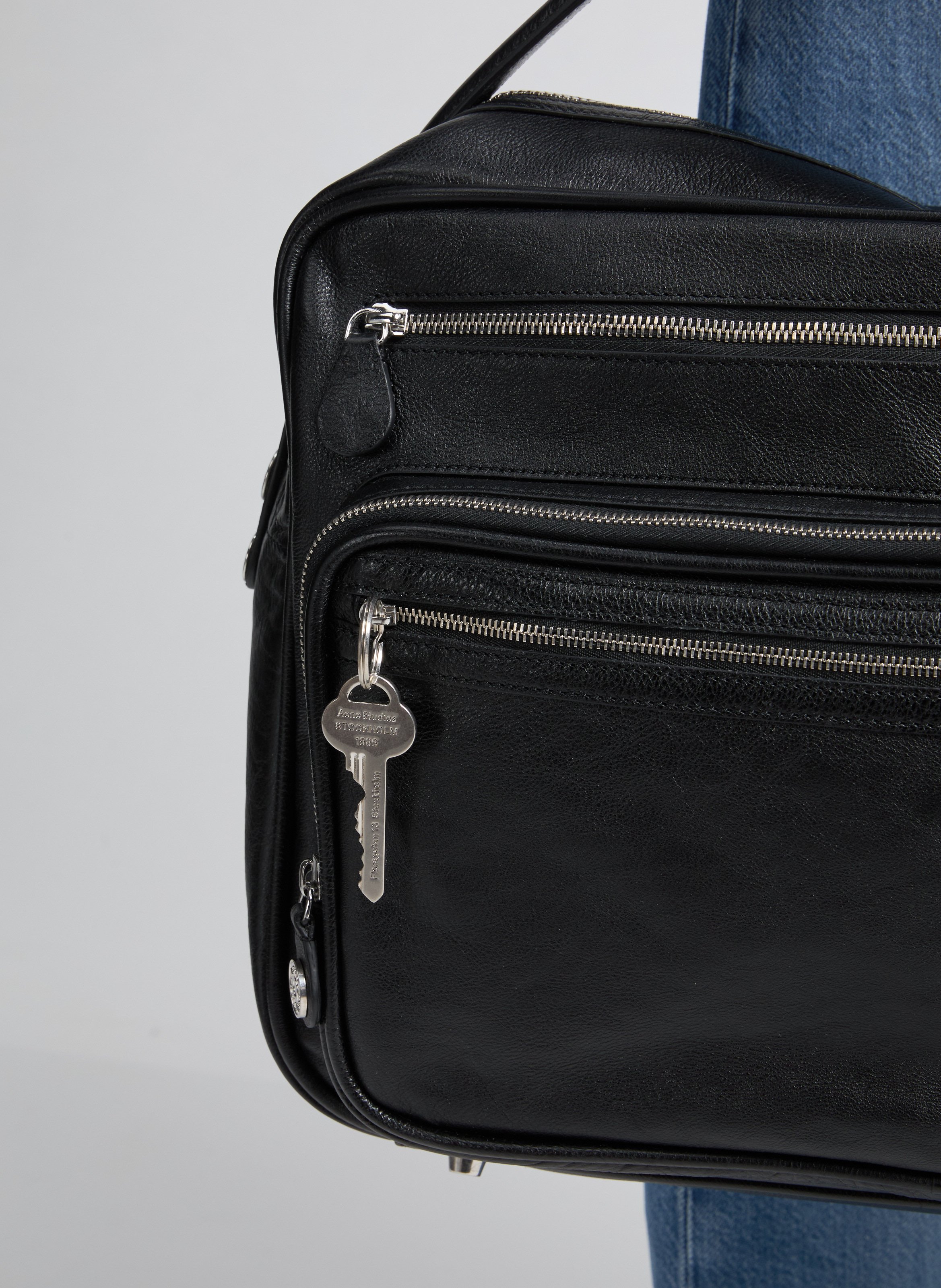 Camero Umhängetasche aus Leder ACNE STUDIOS Schwarz