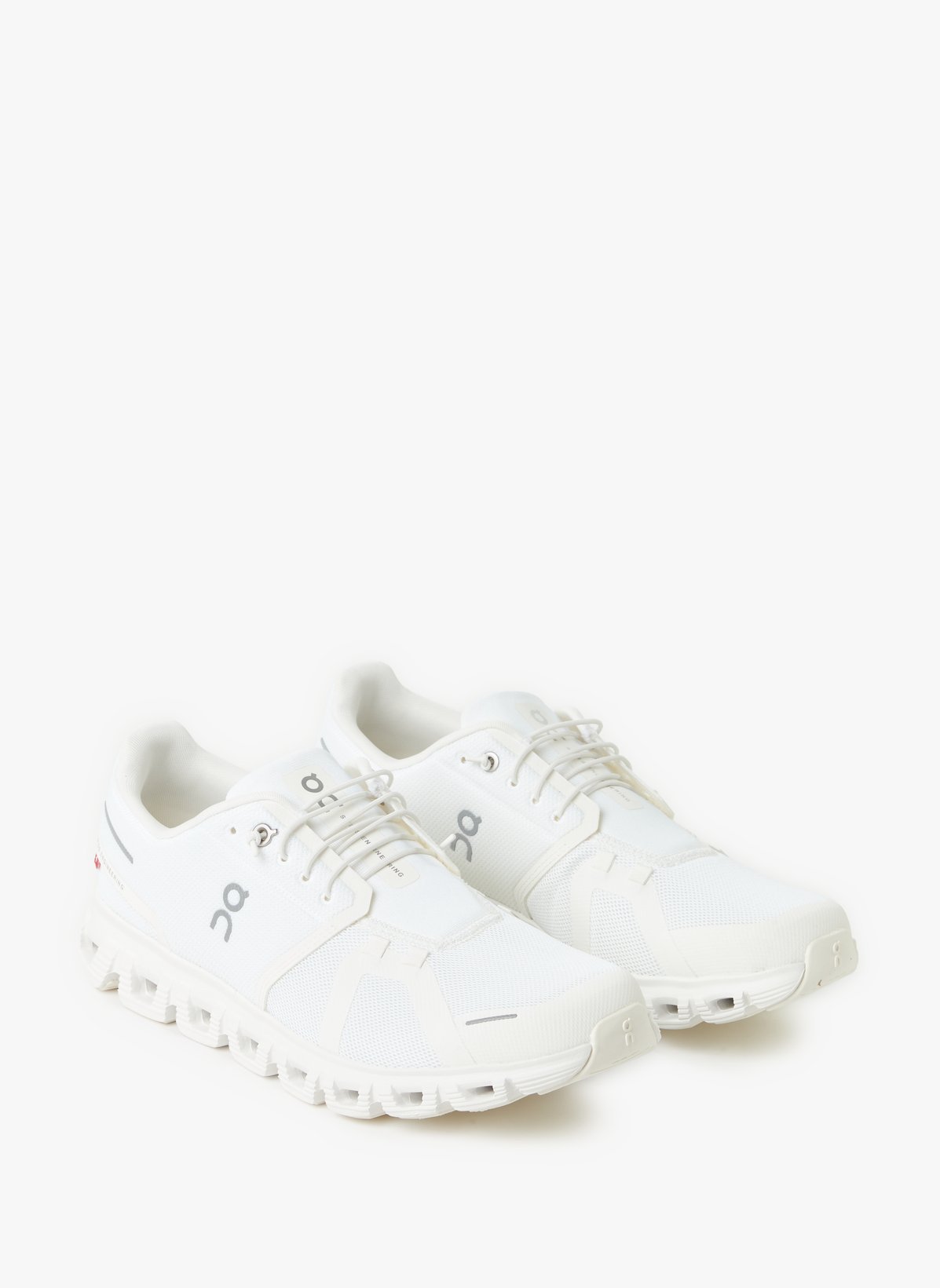 On Running Cloud 6 Sneaker In White