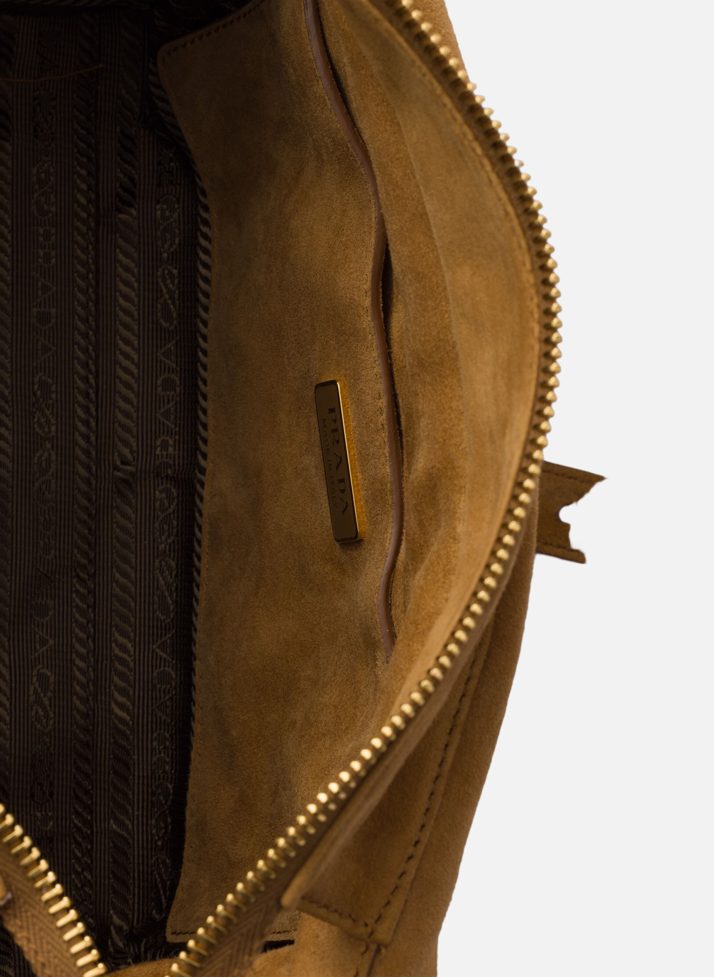 Sac daim prada explore medium en daim porté épaule PRADA Marron