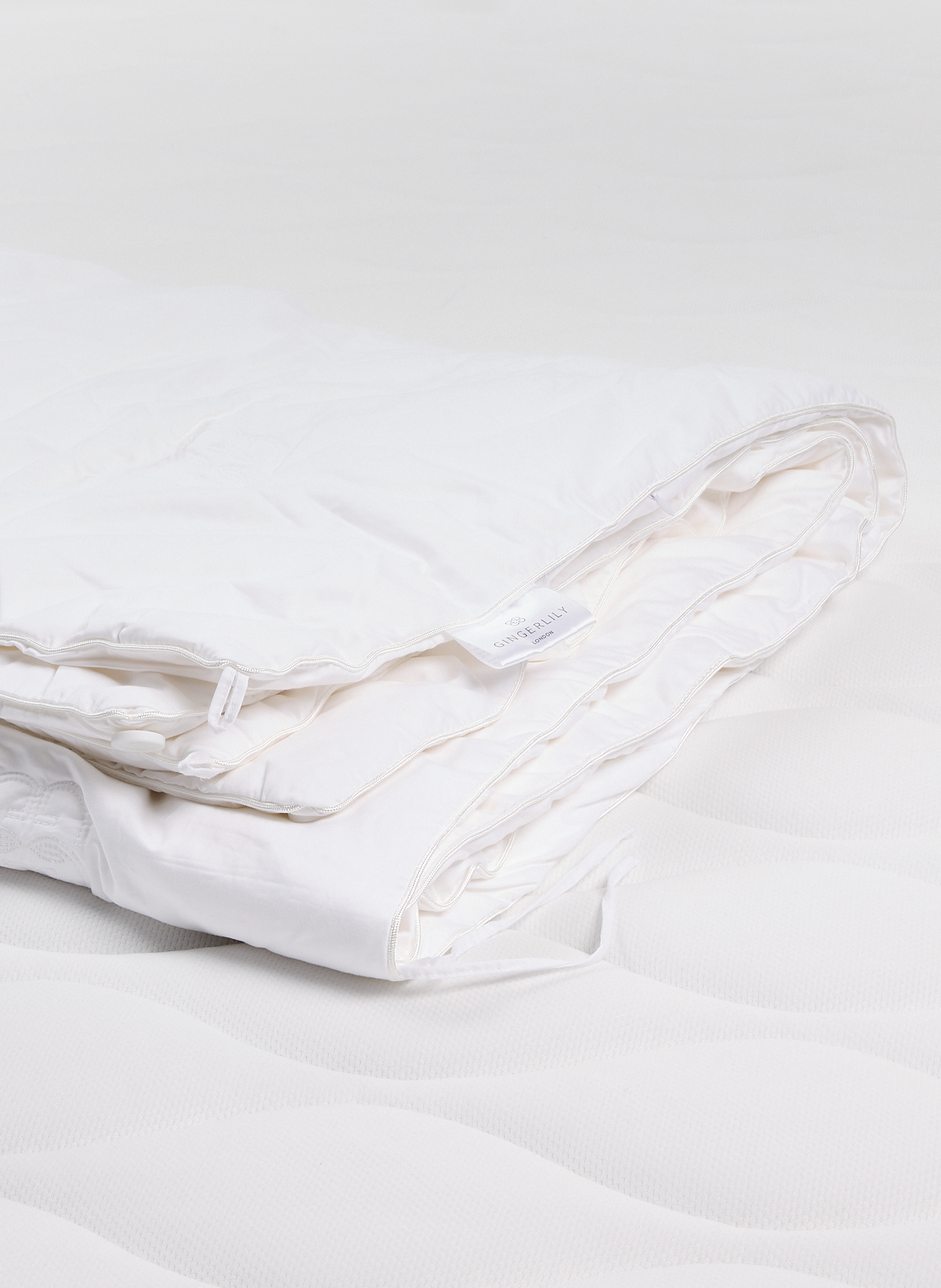 AU PRINTEMPS PARIS Leichte Naturseidenbettdecke Weiss