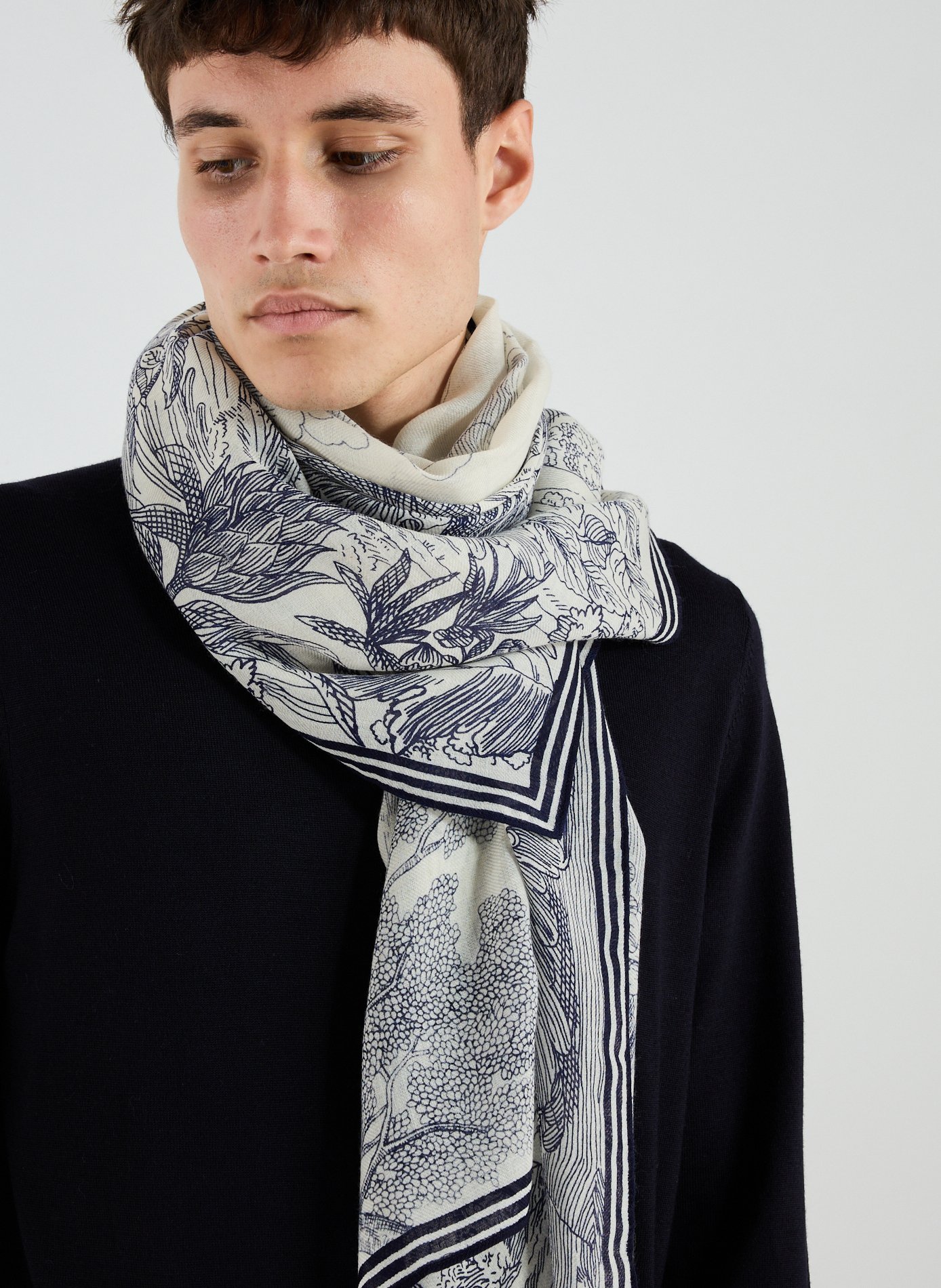 Foulard imprimés fleuris en laine INOUI EDITIONS Blanc