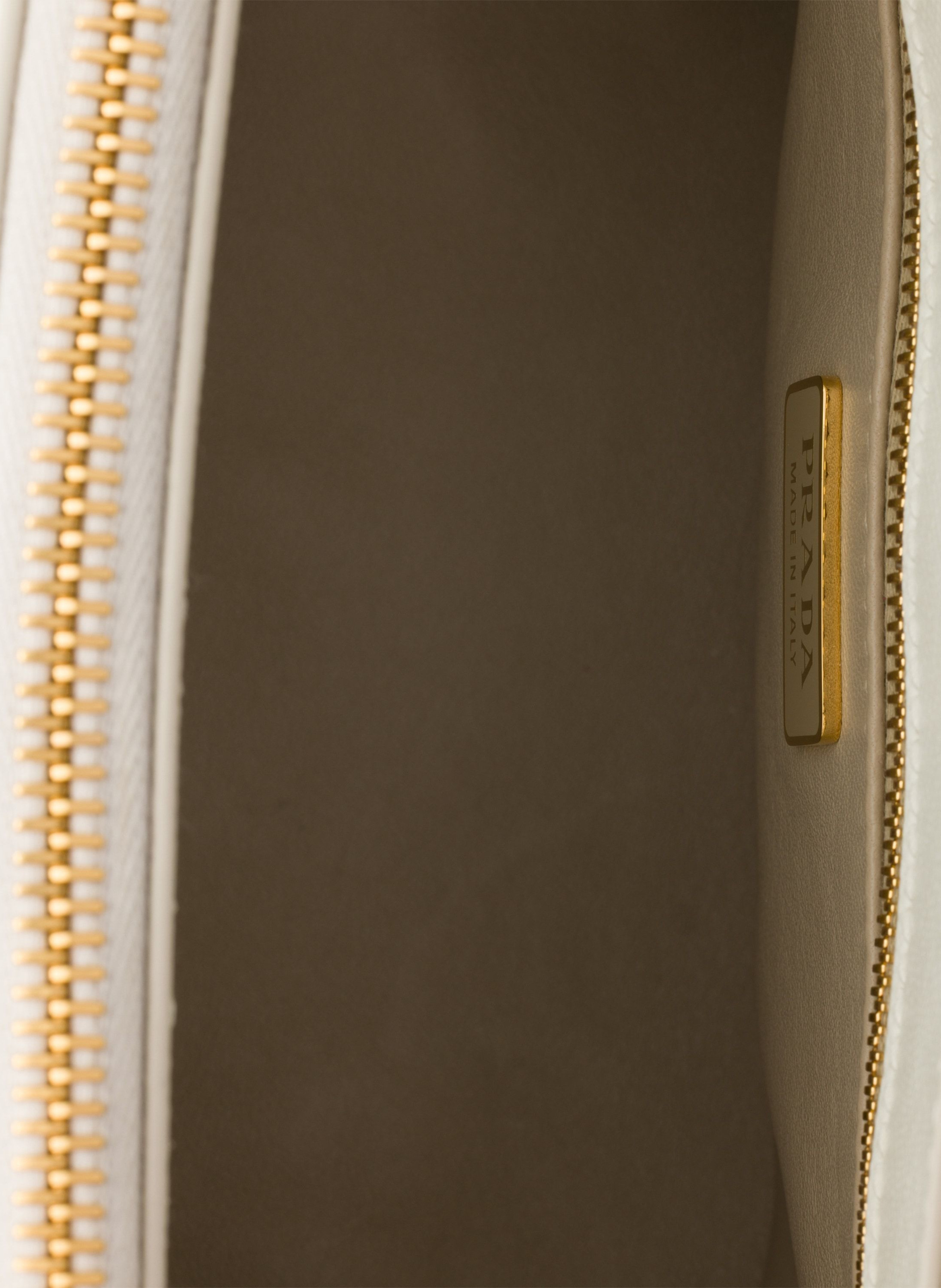 Mini sac prada galleria en cuir saffiano verni PRADA Blanc