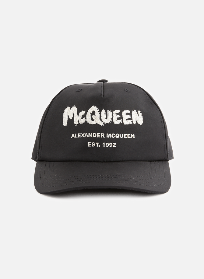 قبعة تحمل شعار ALEXANDER MCQUEEN