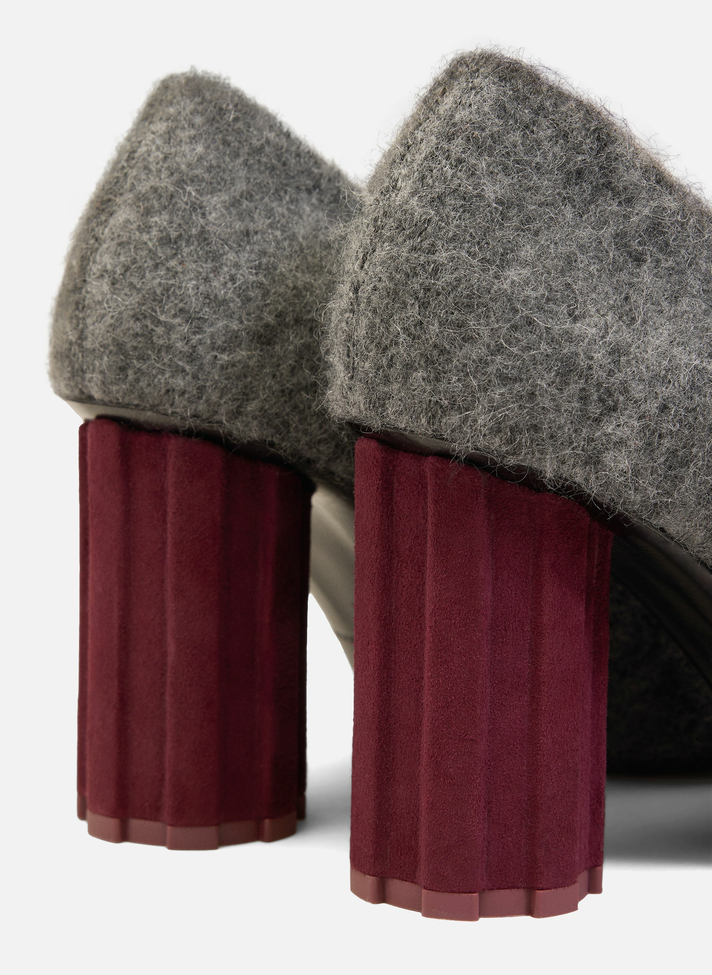 Escarpins piano en maille de mohair AMI PARIS Gris