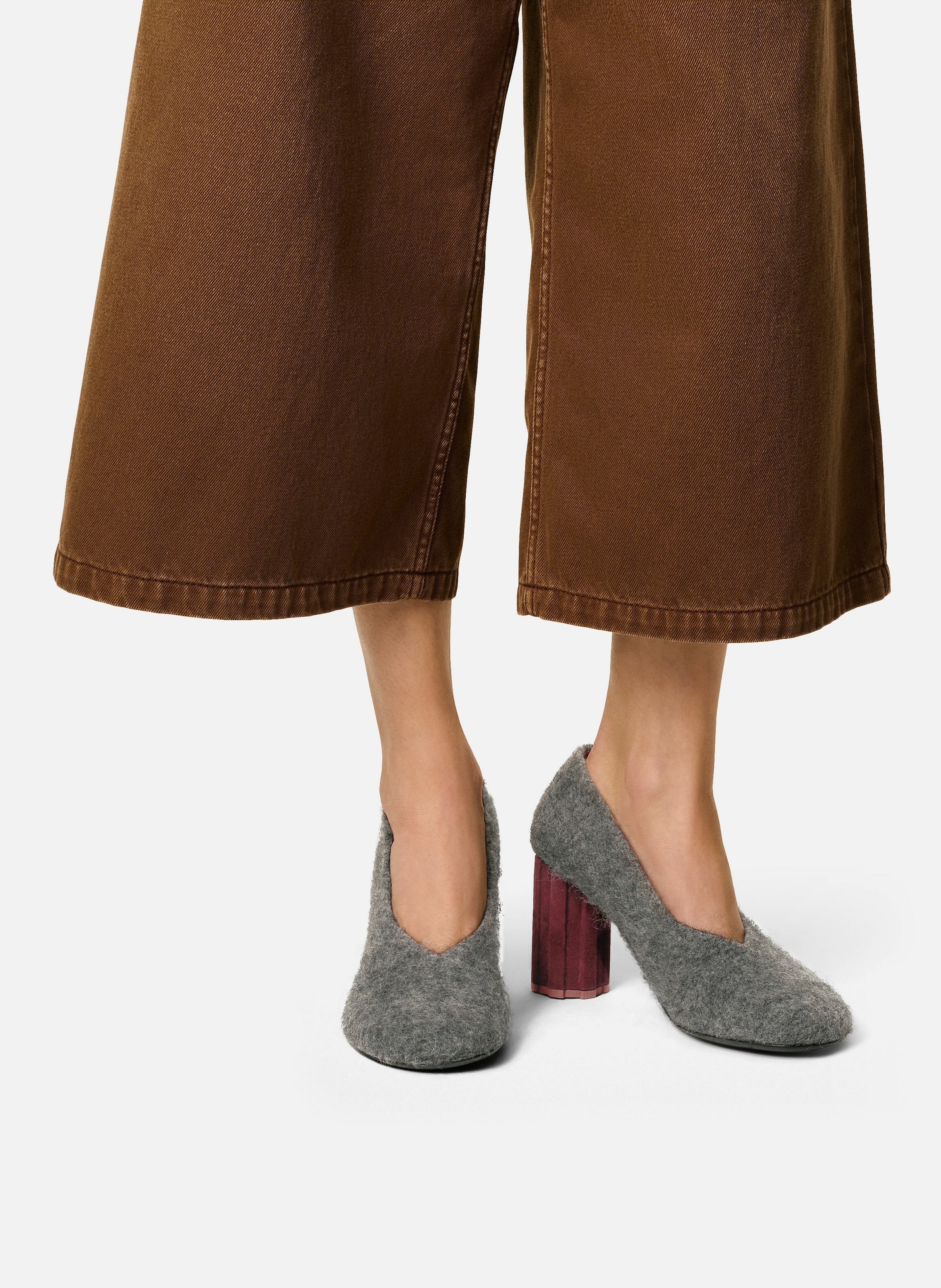 Escarpins piano en maille de mohair AMI PARIS Gris