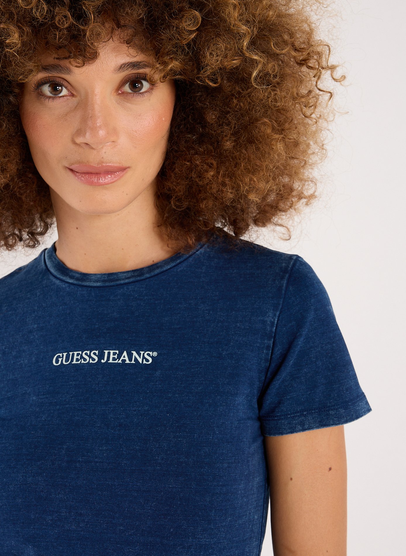 T-shirt délavé en coton mélangé GUESS Bleu