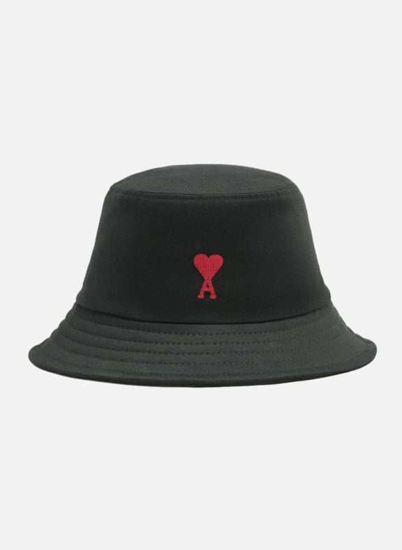 Bob broderie ami de coeur rouge unisexe Noir by AMI PARIS AMI PARIS Bob broderie ami de coeur rouge unisexe Noir