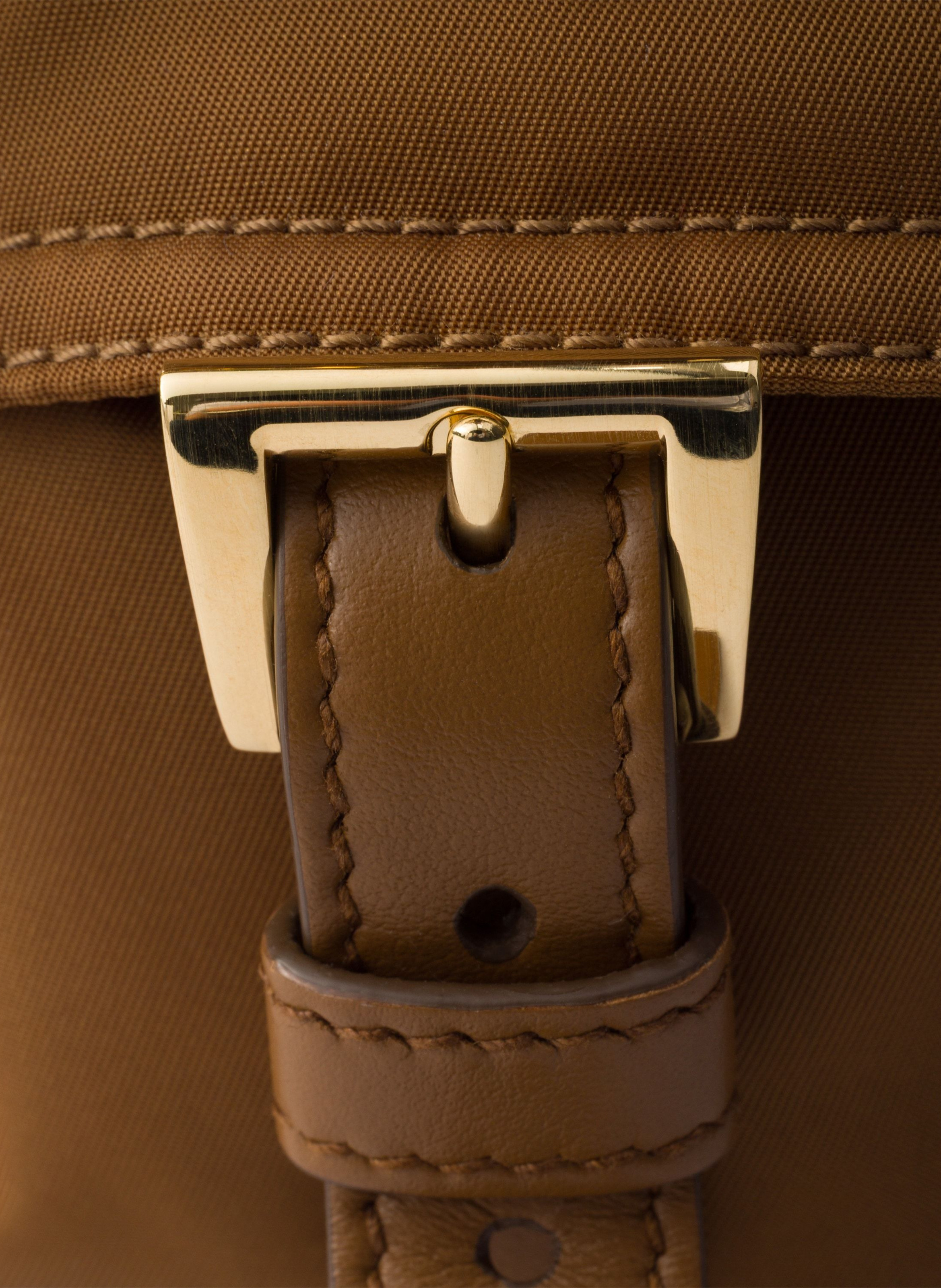 Sac porté épaule  prada explore en re-nylon moyen PRADA Marron