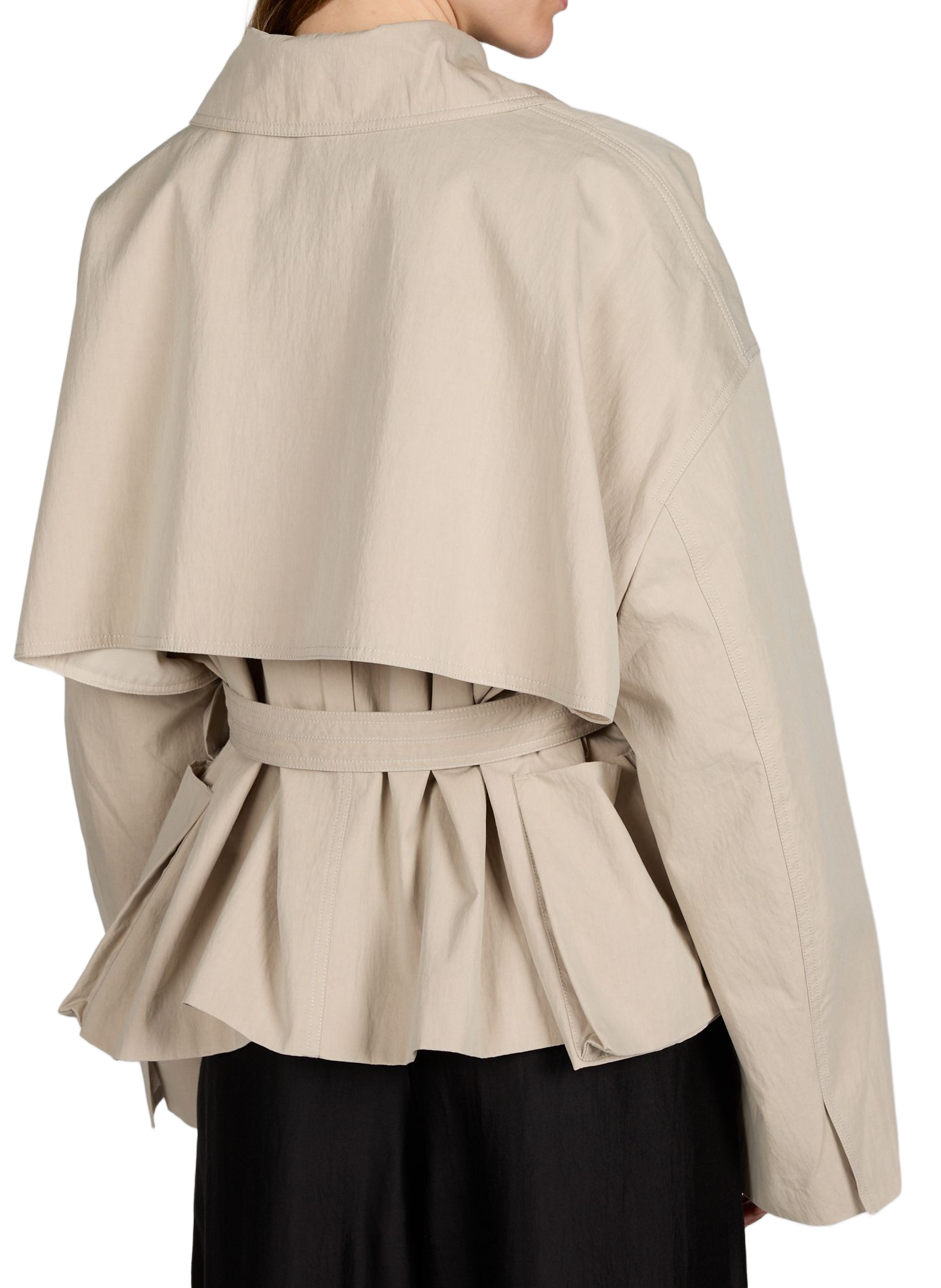 Kurzer Trenchcoat mit asymmetrischem Kragen aus Baumwollmischung. VIKTORIA CHAN Beige
