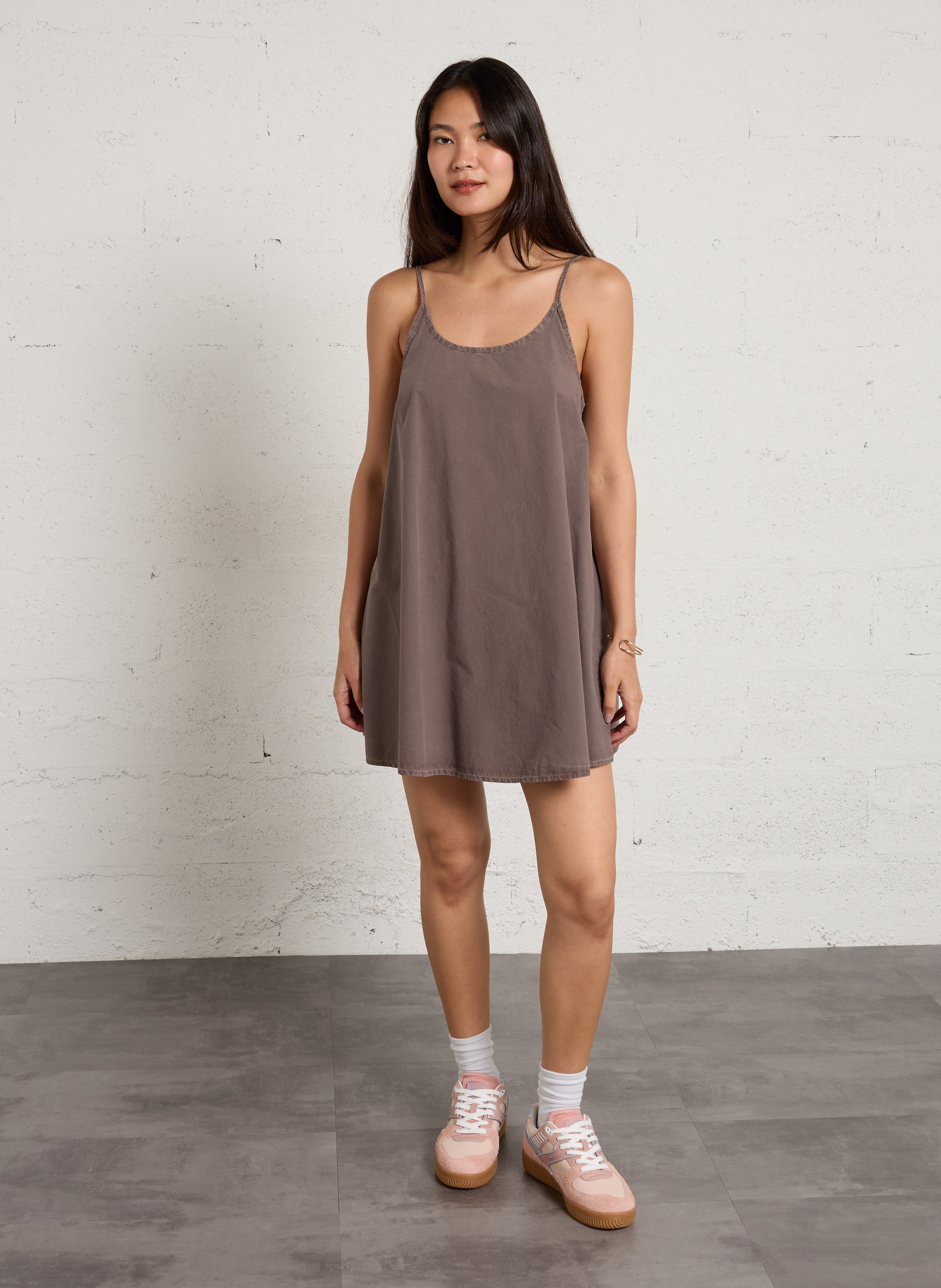 Robe courte à bretelles fines bailow AMERICAN VINTAGE Gris