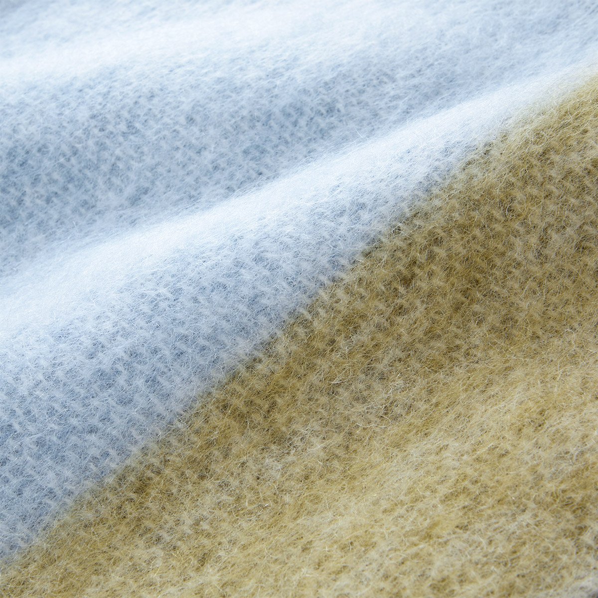 Courte pointe en mohair, lande YVES DELORME Gris