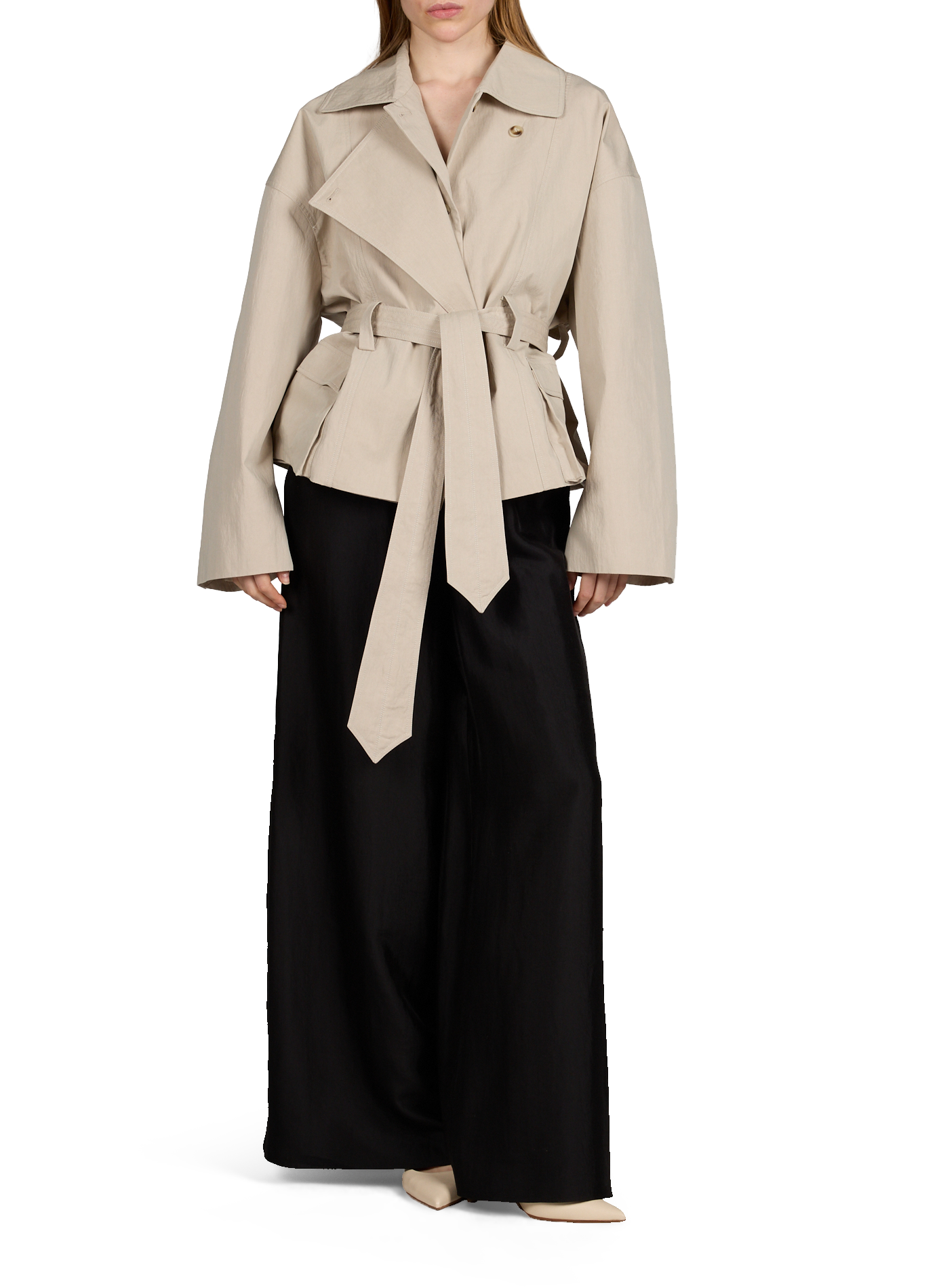 Kurzer Trenchcoat mit asymmetrischem Kragen aus Baumwollmischung. VIKTORIA CHAN Beige